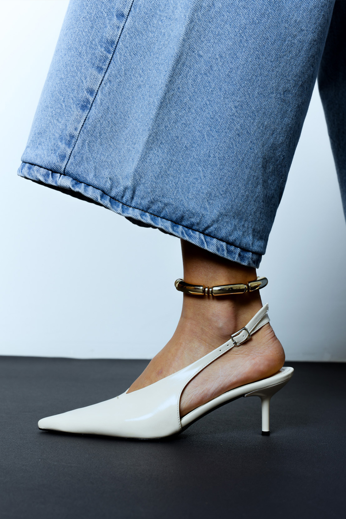 Sivri Burun Dekolteli Kemik Kadın Topuklu