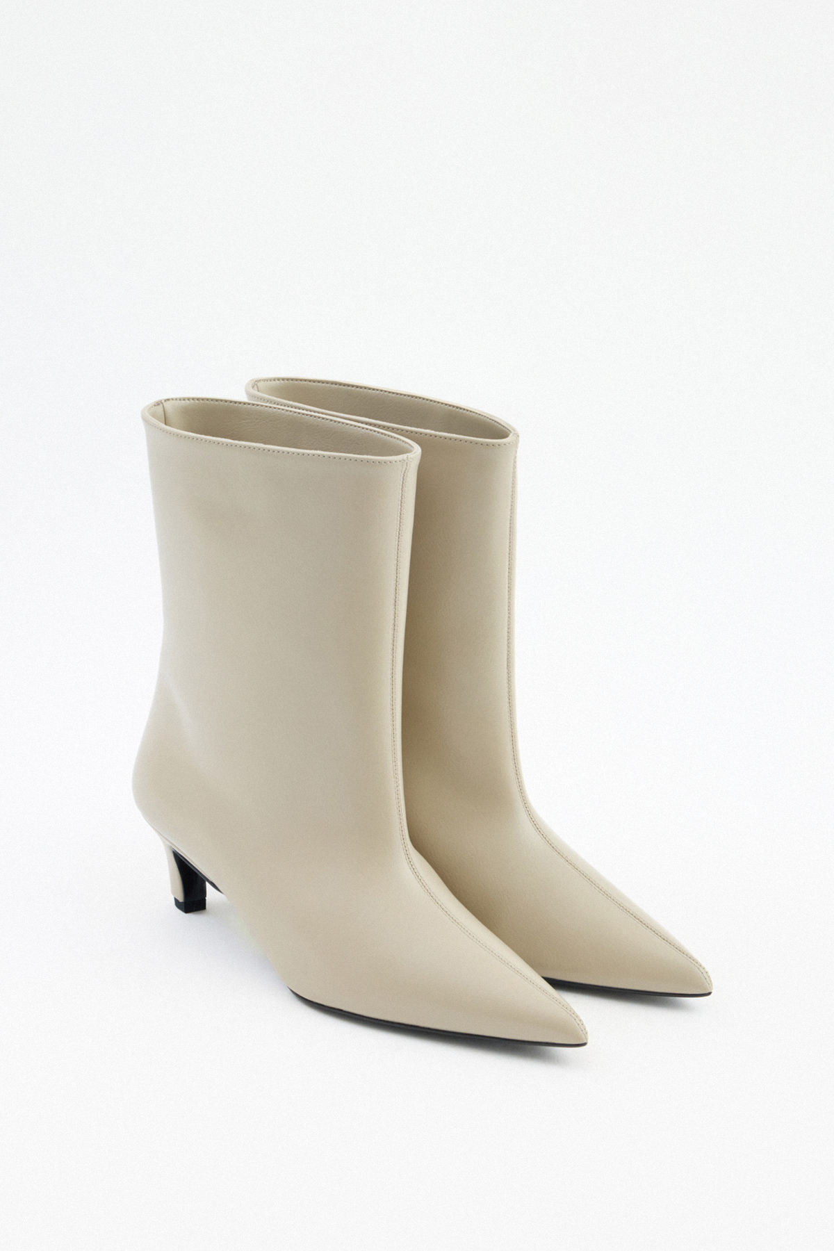 Sivri Burun Dikiş Detaylı Bej Kadın Bot
