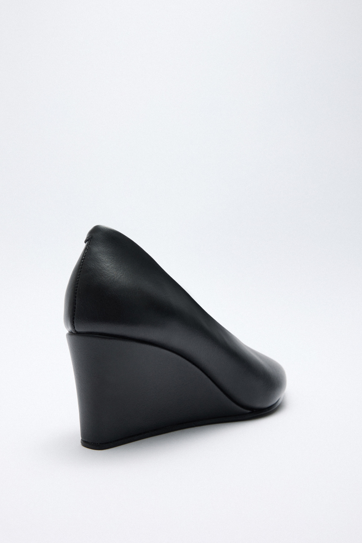 Sivri Burun Dolgu Siyah Kadın Topuklu