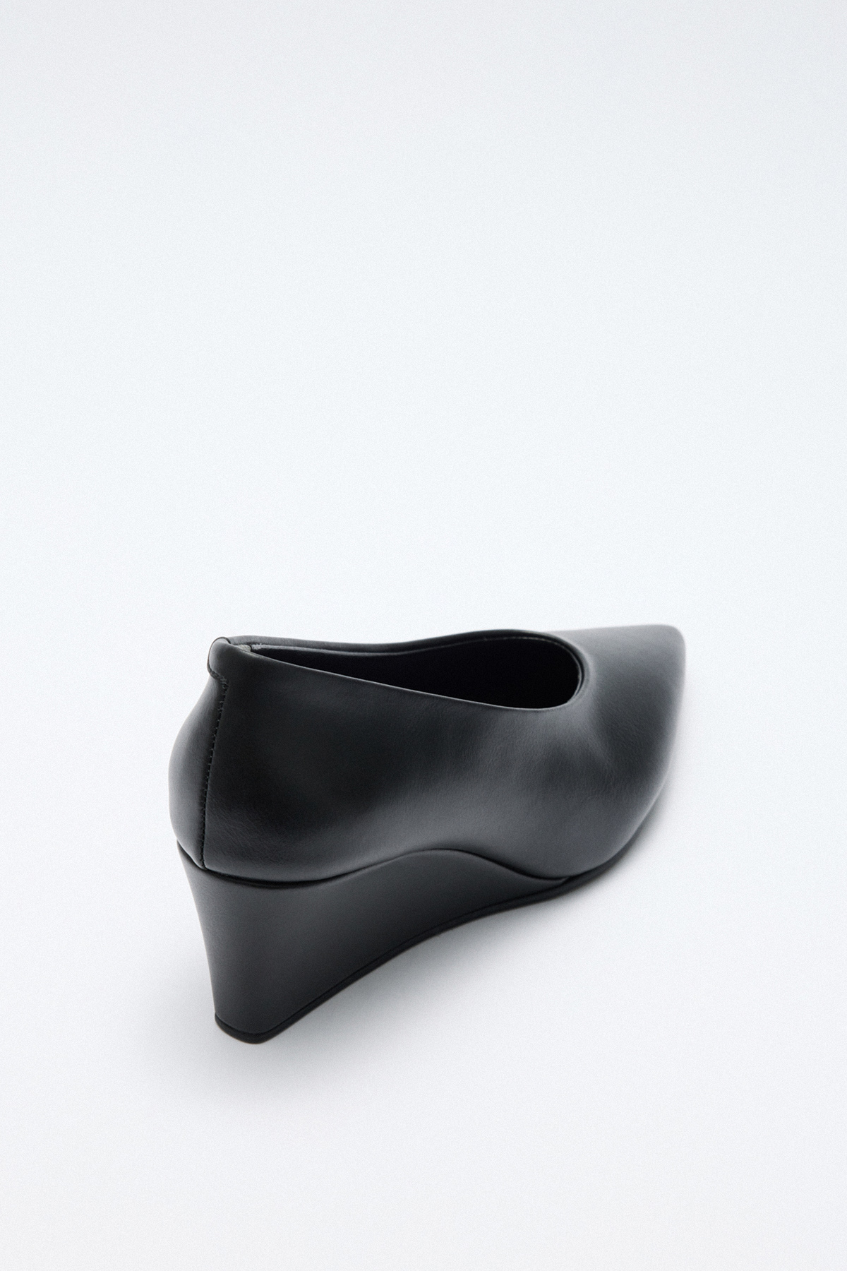 Sivri Burun Dolgu Siyah Kadın Topuklu