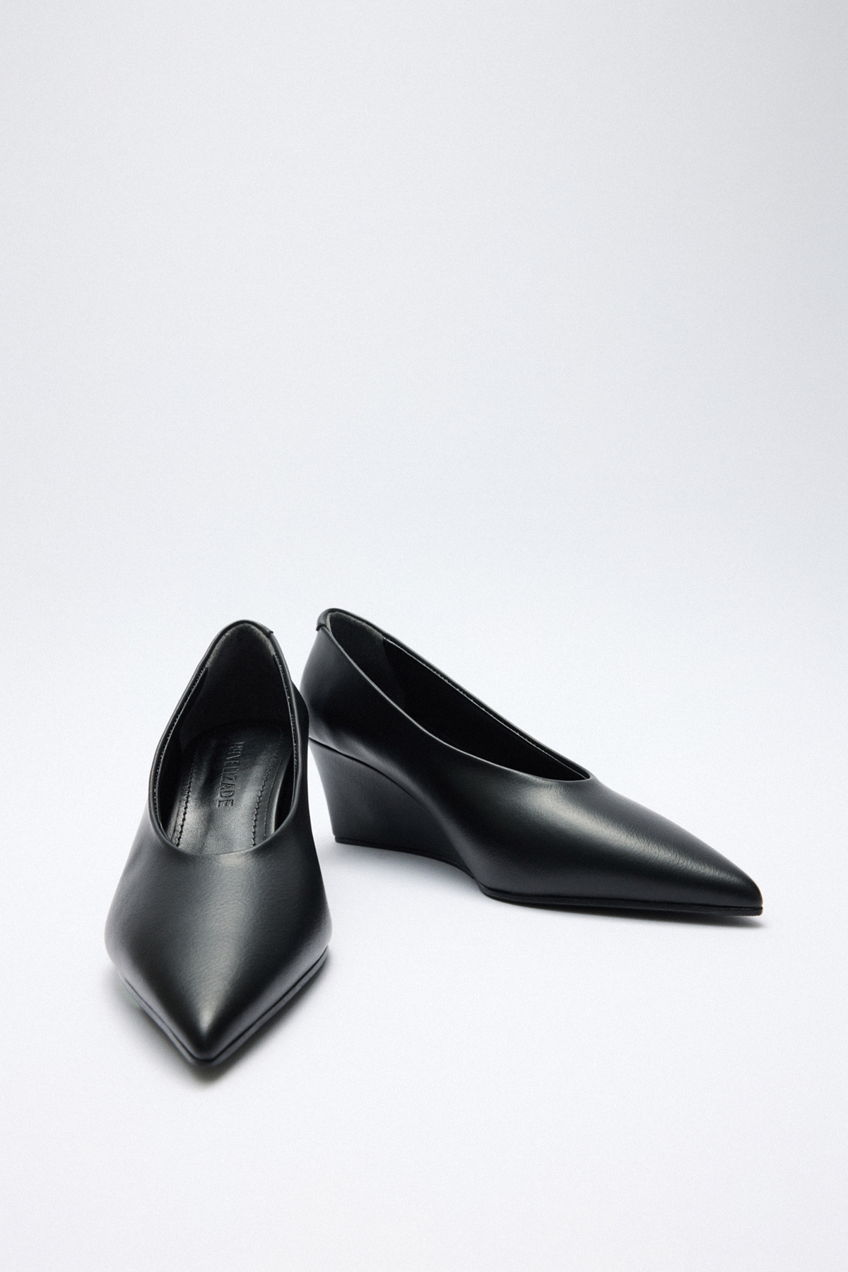 Sivri Burun Dolgu Siyah Kadın Topuklu