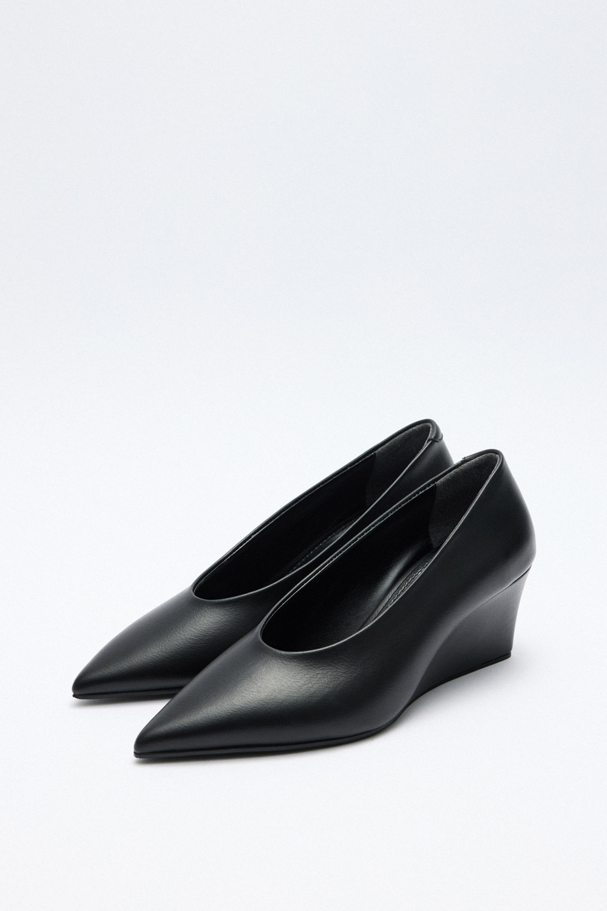 Sivri Burun Dolgu Siyah Kadın Topuklu