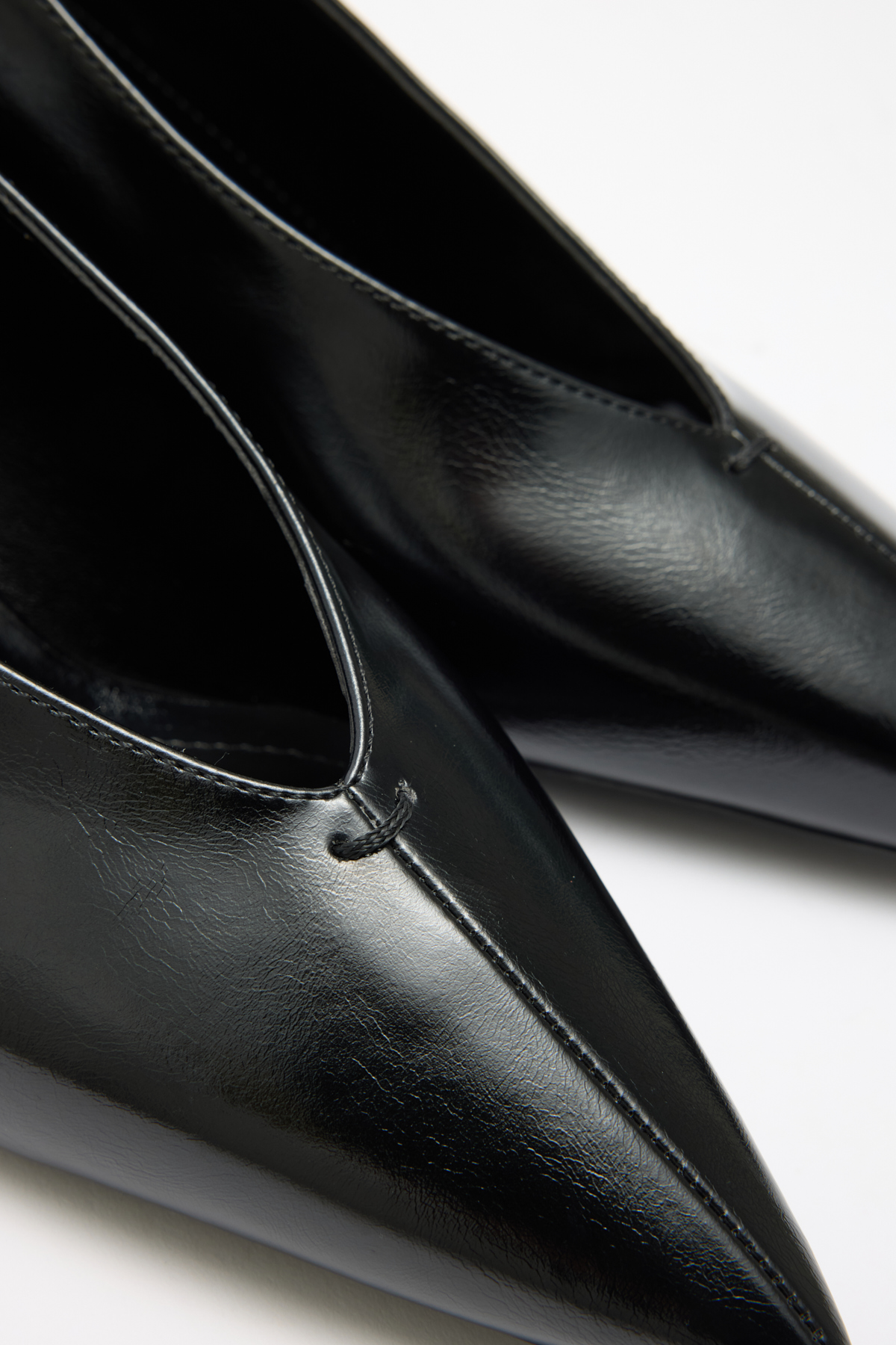 Sivri Burun Klasik Siyah Kadın Topuklu