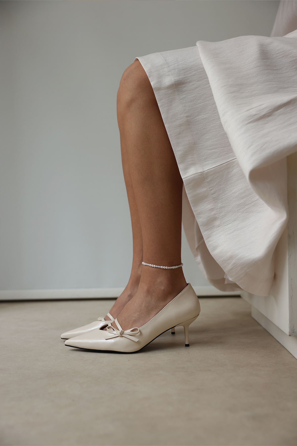 Sivri Burun Kurdele Detaylı Kemik Kadın Topuklu