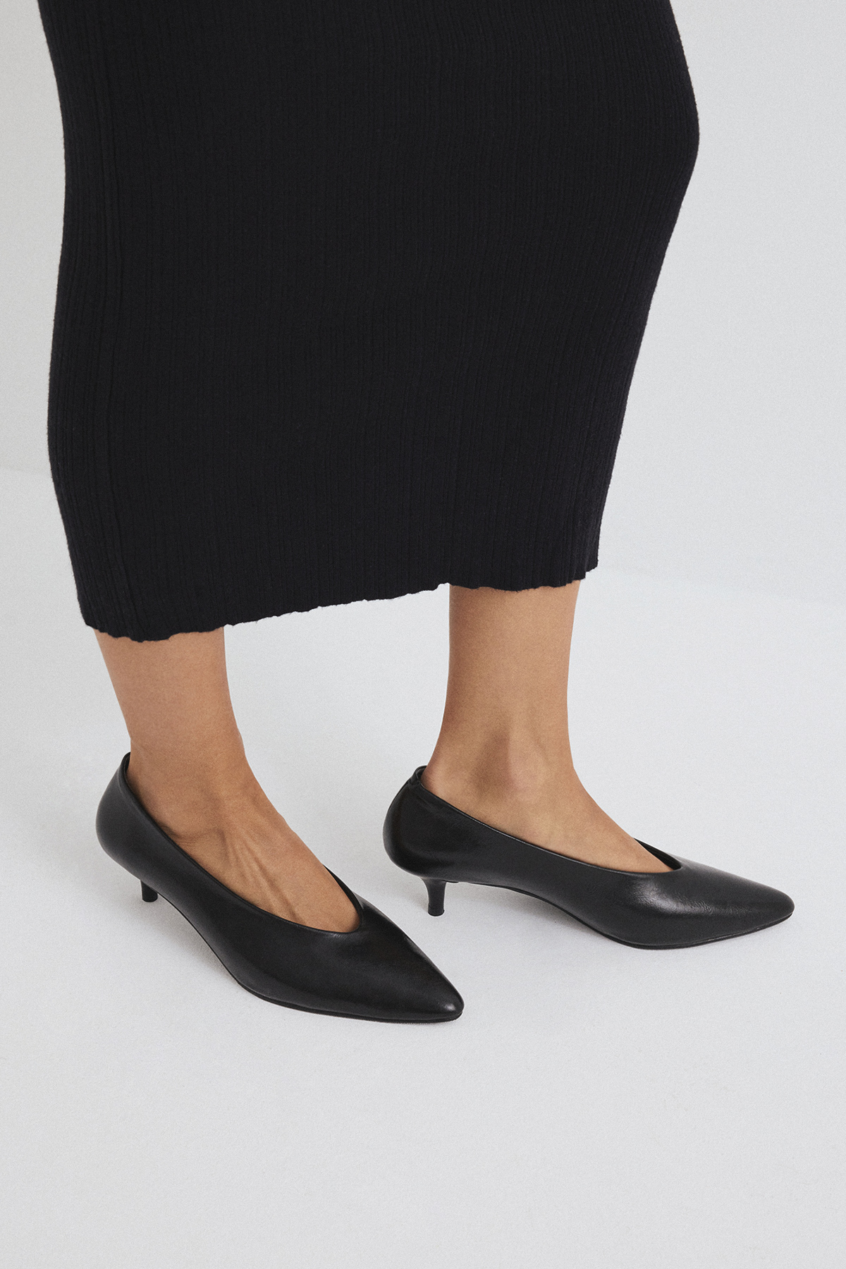 Sivri Burun Mini Siyah Kadın Topuklu