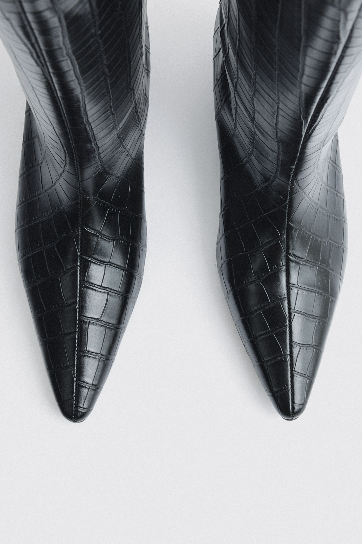 Sivri Burun Mini Topuklu Siyah Croc Kadın Çizme