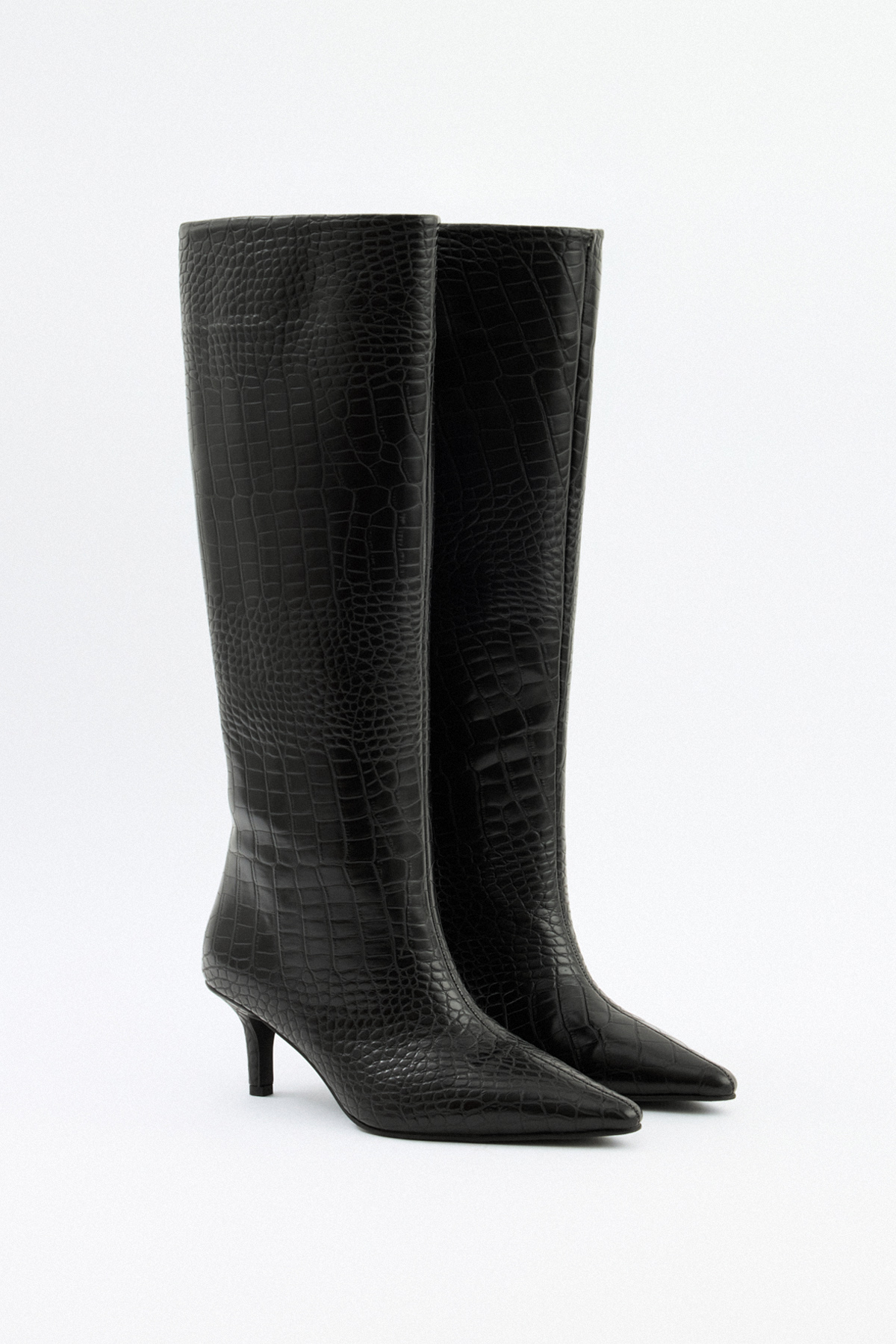 Sivri Burun Önden Dikiş Detaylı Siyah Croc Kadın Çizme