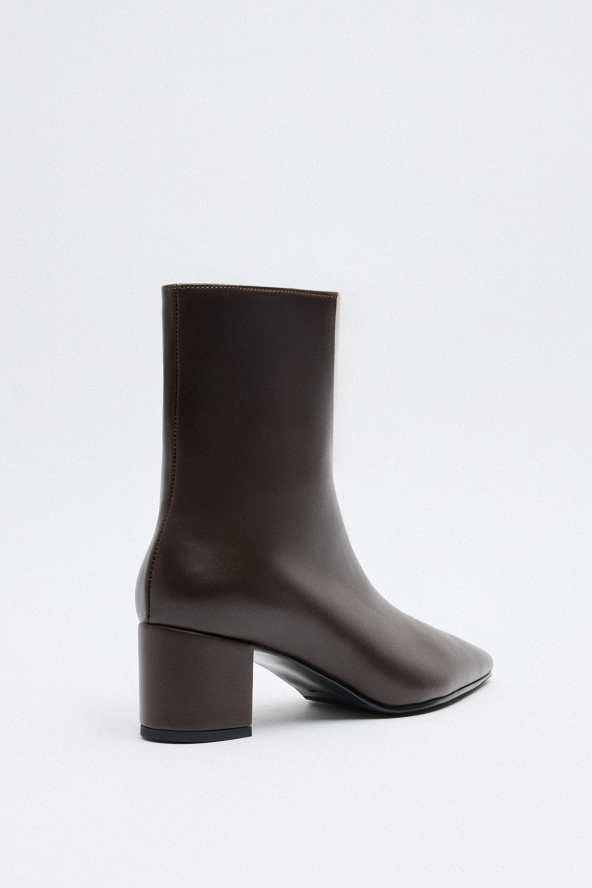 Sivri Burun Önden Dikişli Acı Kahve Kadın Bot