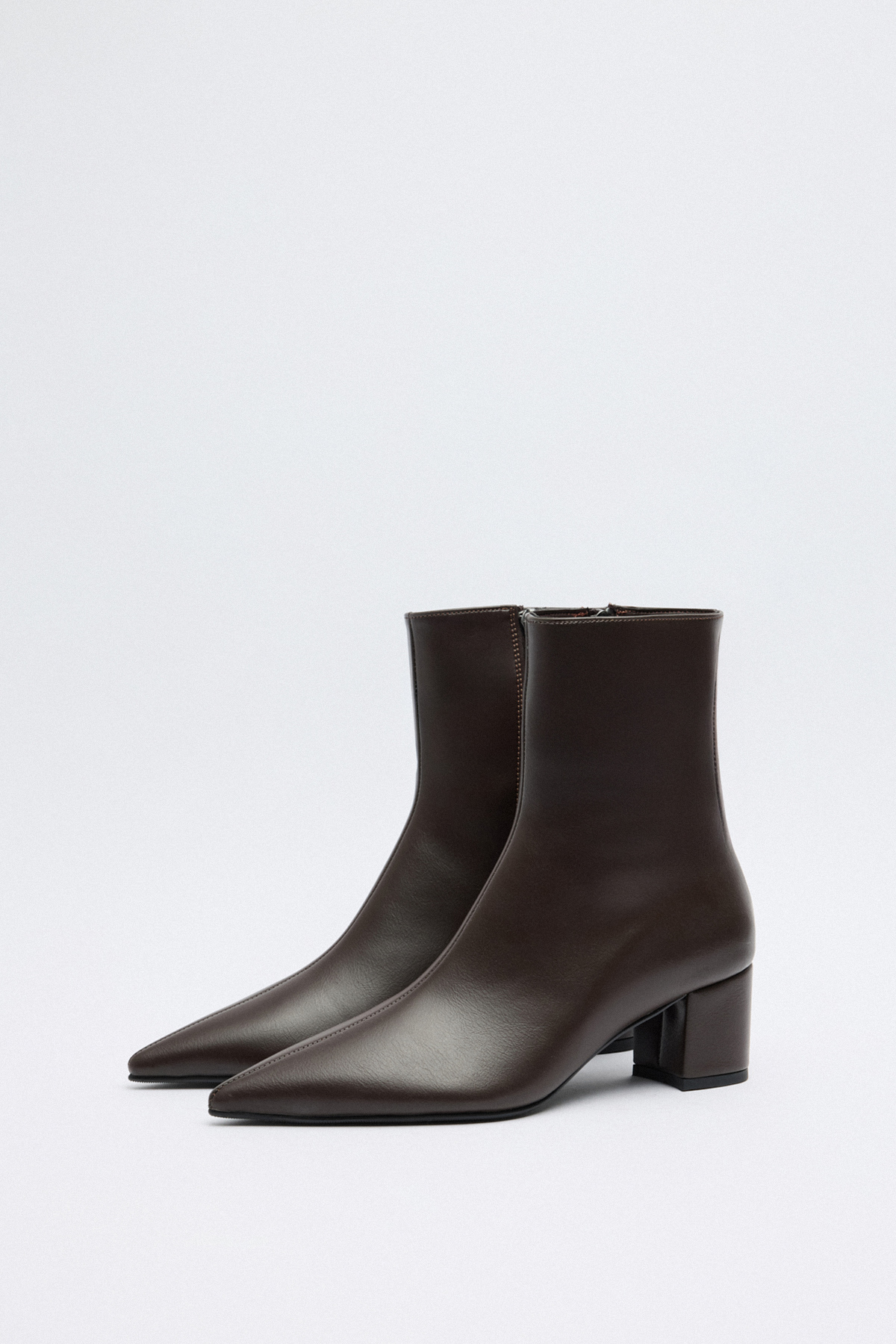 Sivri Burun Önden Dikişli Acı Kahve Kadın Bot