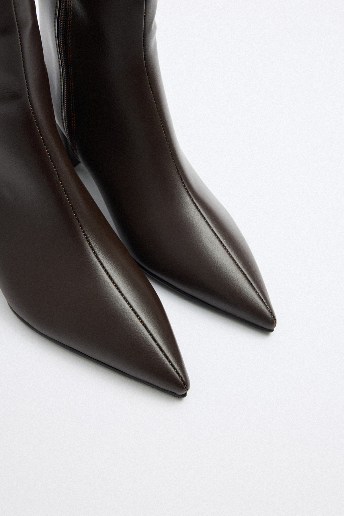 Sivri Burun Önden Dikişli Acı Kahve Kadın Bot