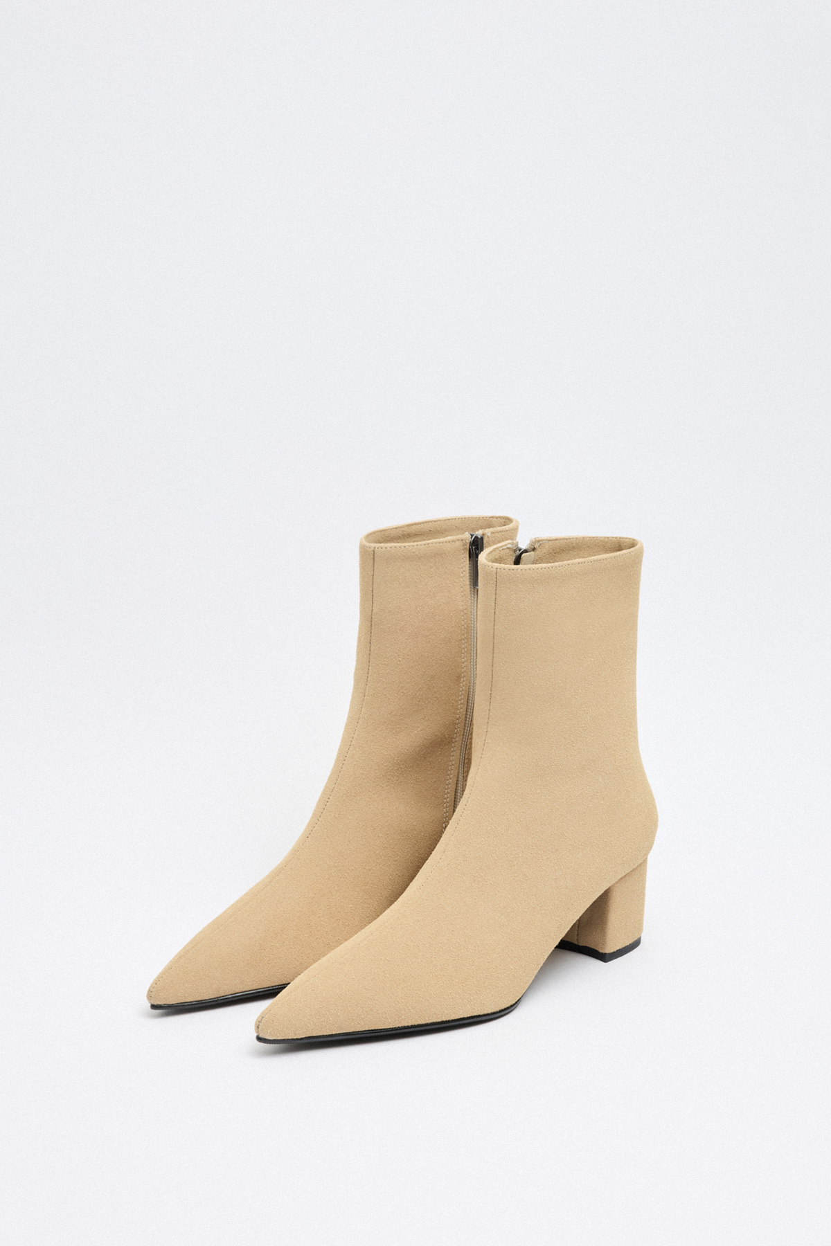 Sivri Burun Önden Dikişli Bej Süet Kadın Bot
