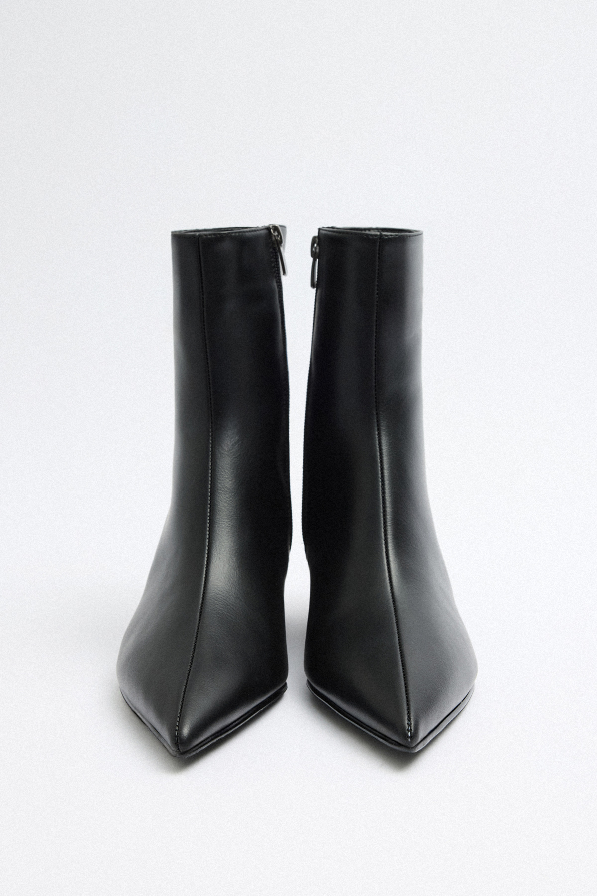 Sivri Burun Önden Dikişli Siyah Kadın Bot