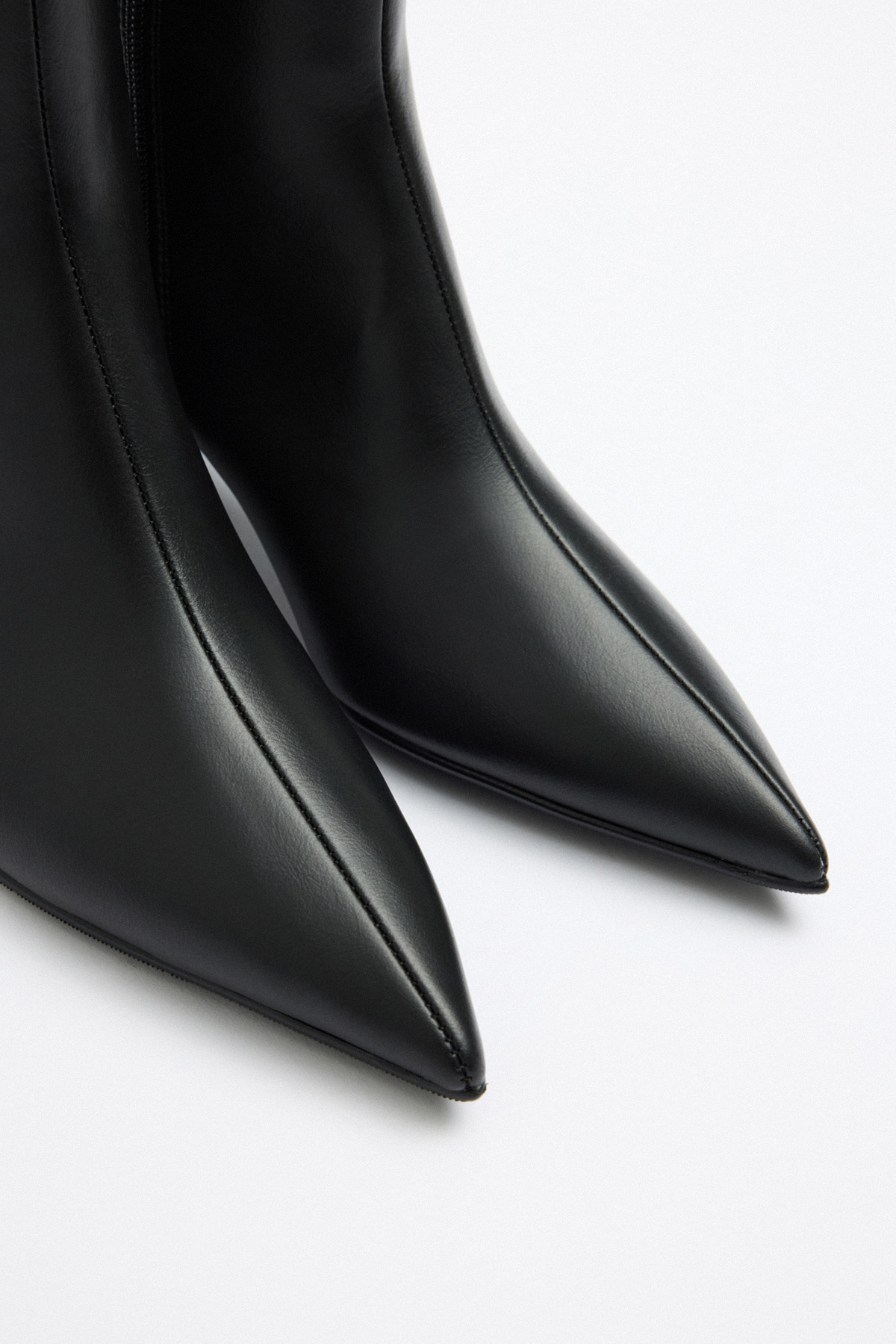 Sivri Burun Önden Dikişli Siyah Kadın Bot