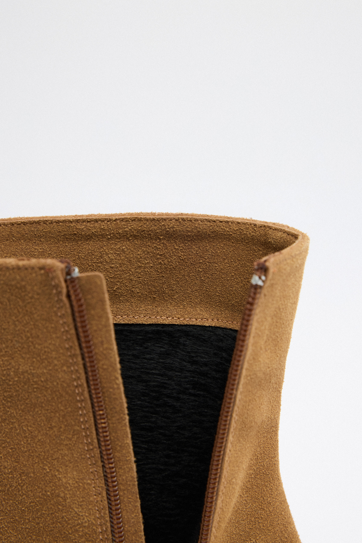 Sivri Burun Önden Dikişli Taba Süet Kadın Bot