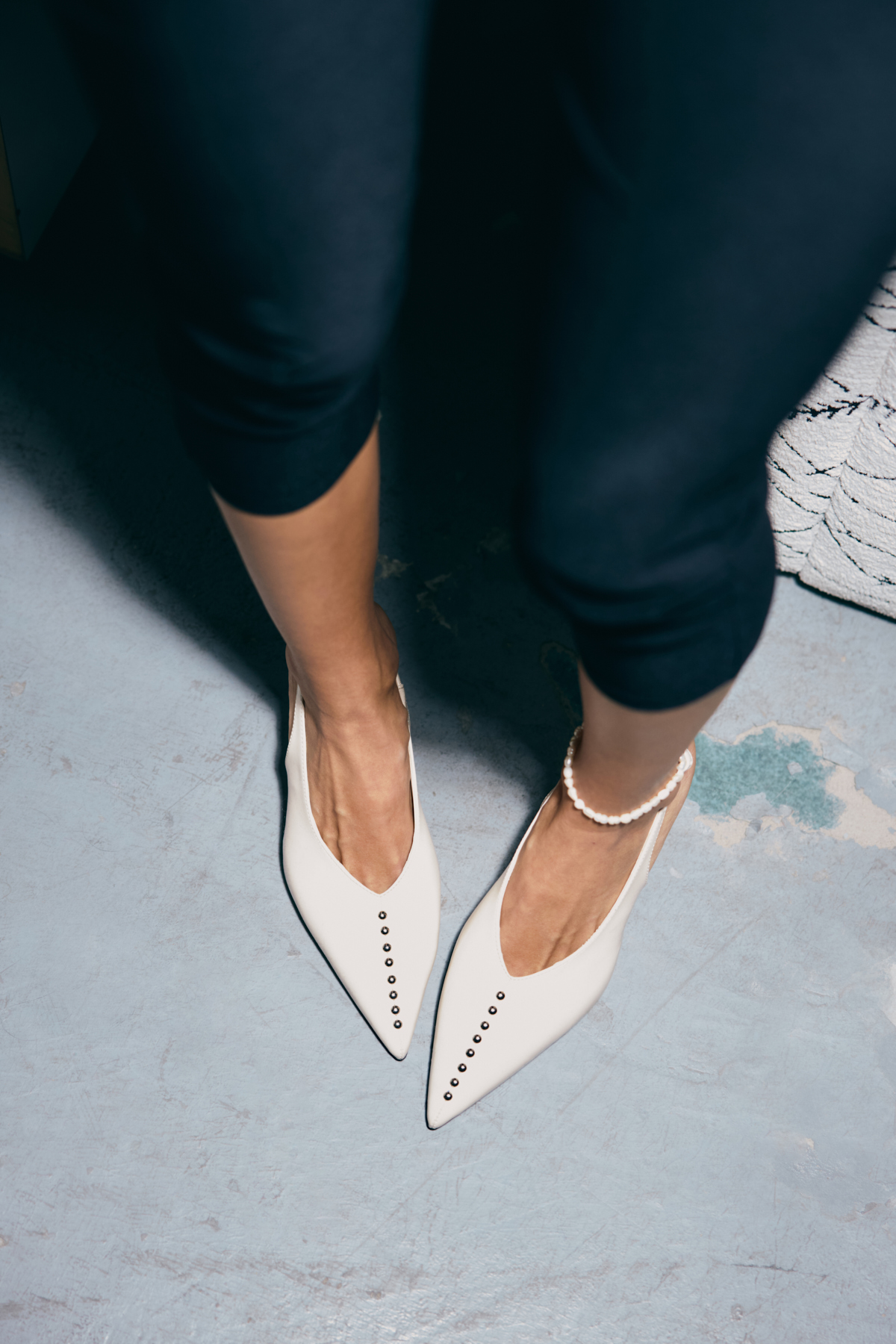 Sivri Burun Zımba Detaylı Kemik Kadın Topuklu