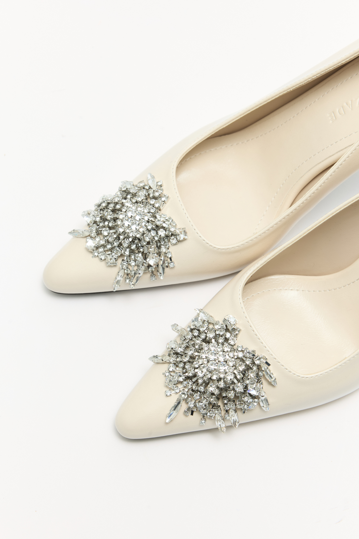 Sivri Burun Toka Detaylı Stiletto Kemik Kadın Topuklu