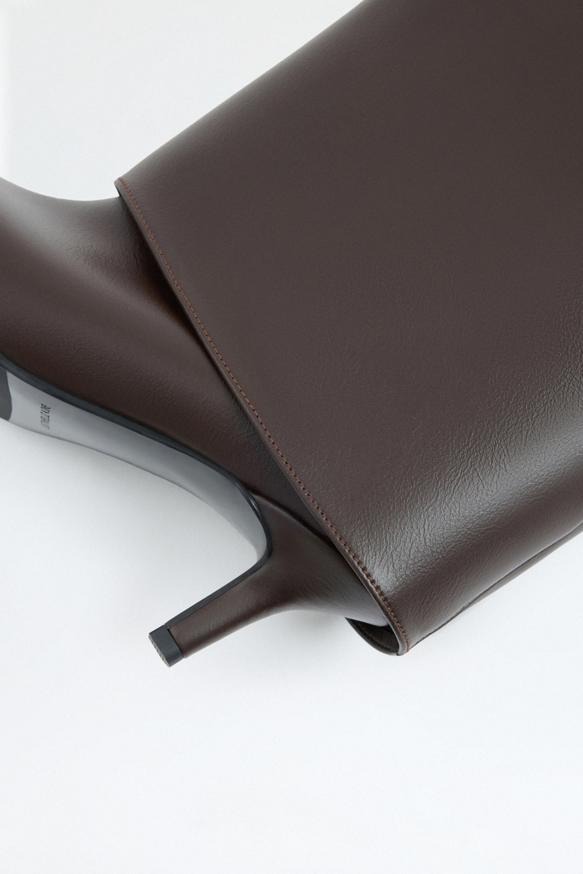 Sivri Burun Tozluk Detaylı Acı Kahve Kadın Çizme