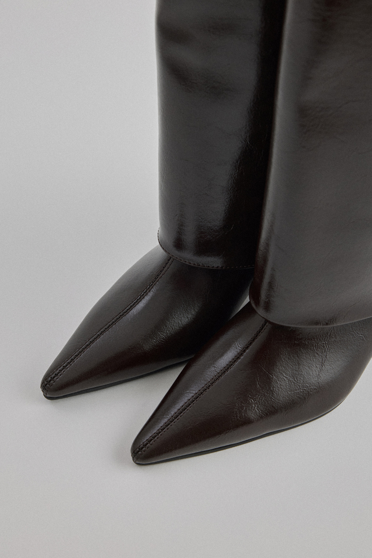 Sivri Burun Tozluk Detaylı Acı Kahve Kadın Çizme