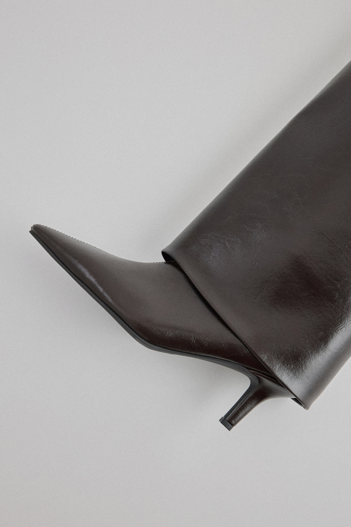 Sivri Burun Tozluk Detaylı Acı Kahve Kadın Çizme