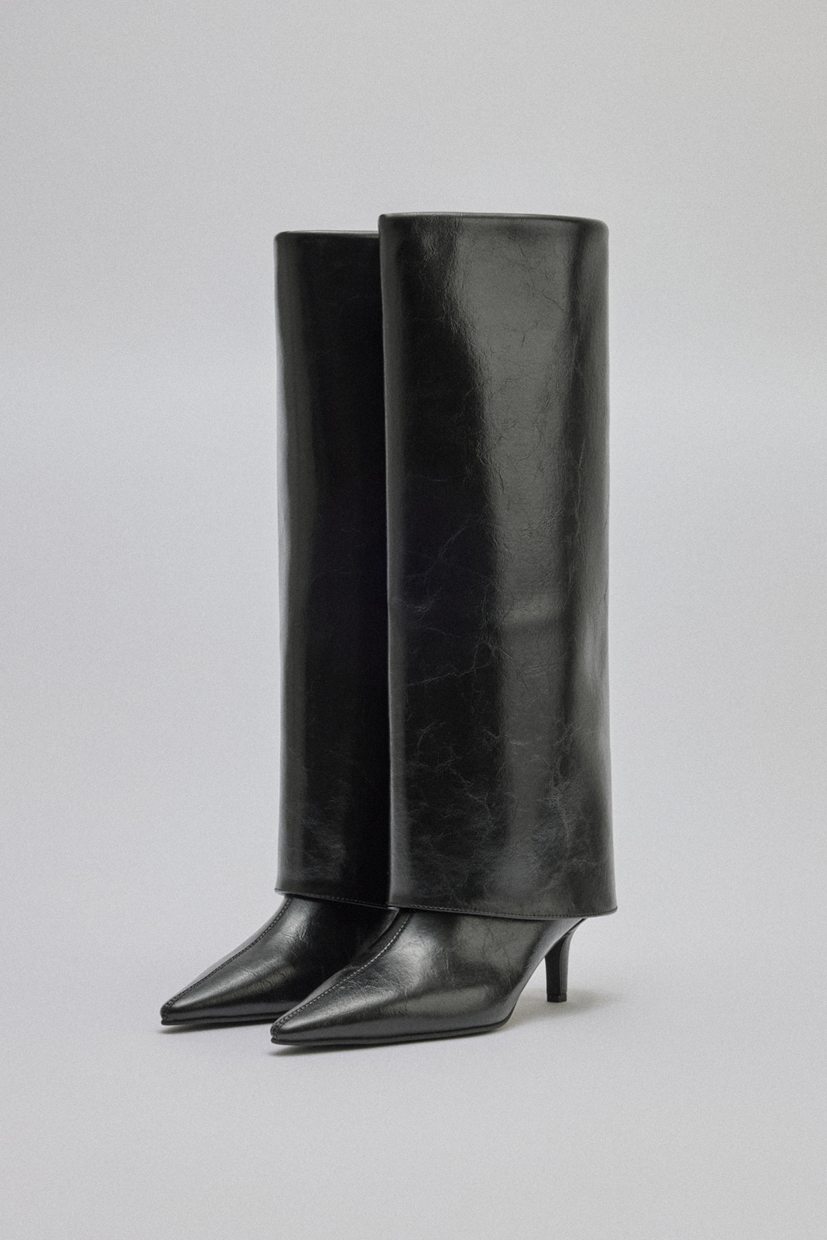 Sivri Burun Tozluk Detaylı Siyah Kadın Çizme