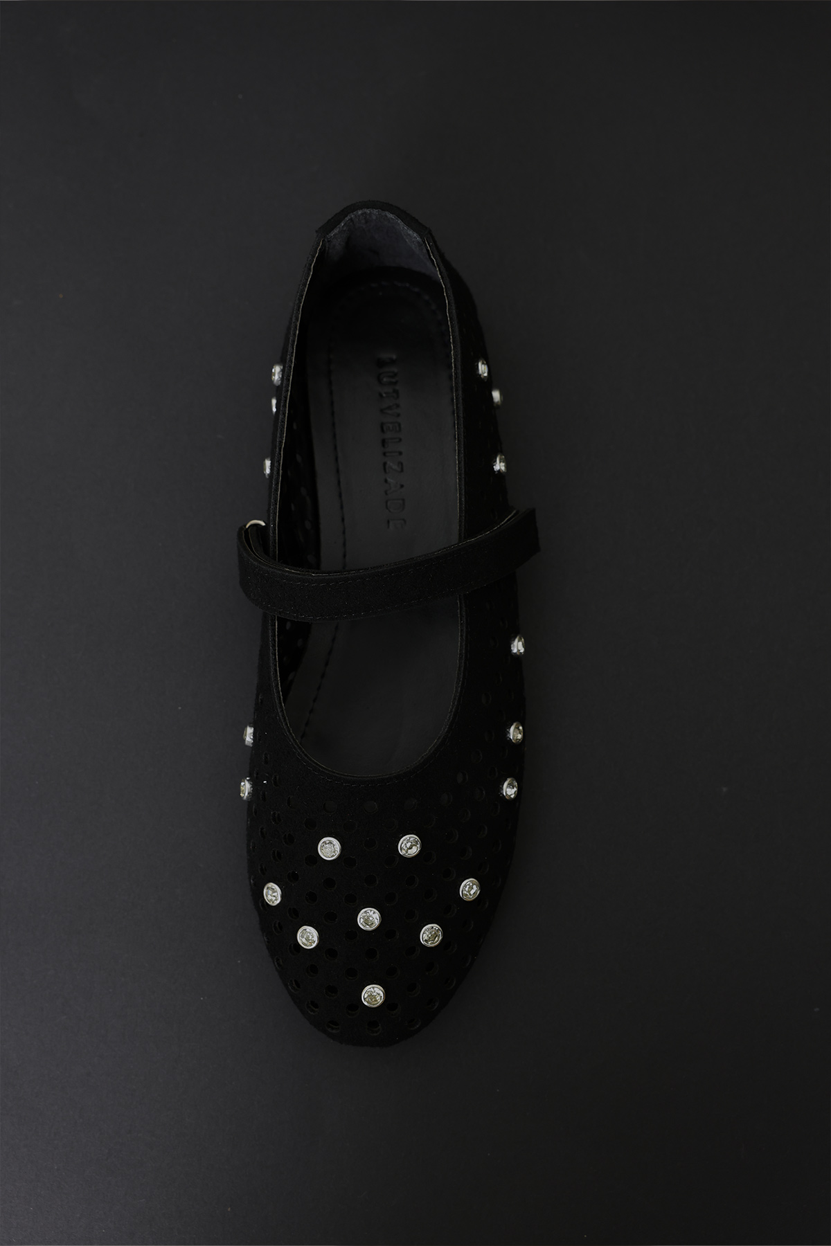 Taş İşlemeli Bantlı Siyah Süet Kadın Babet