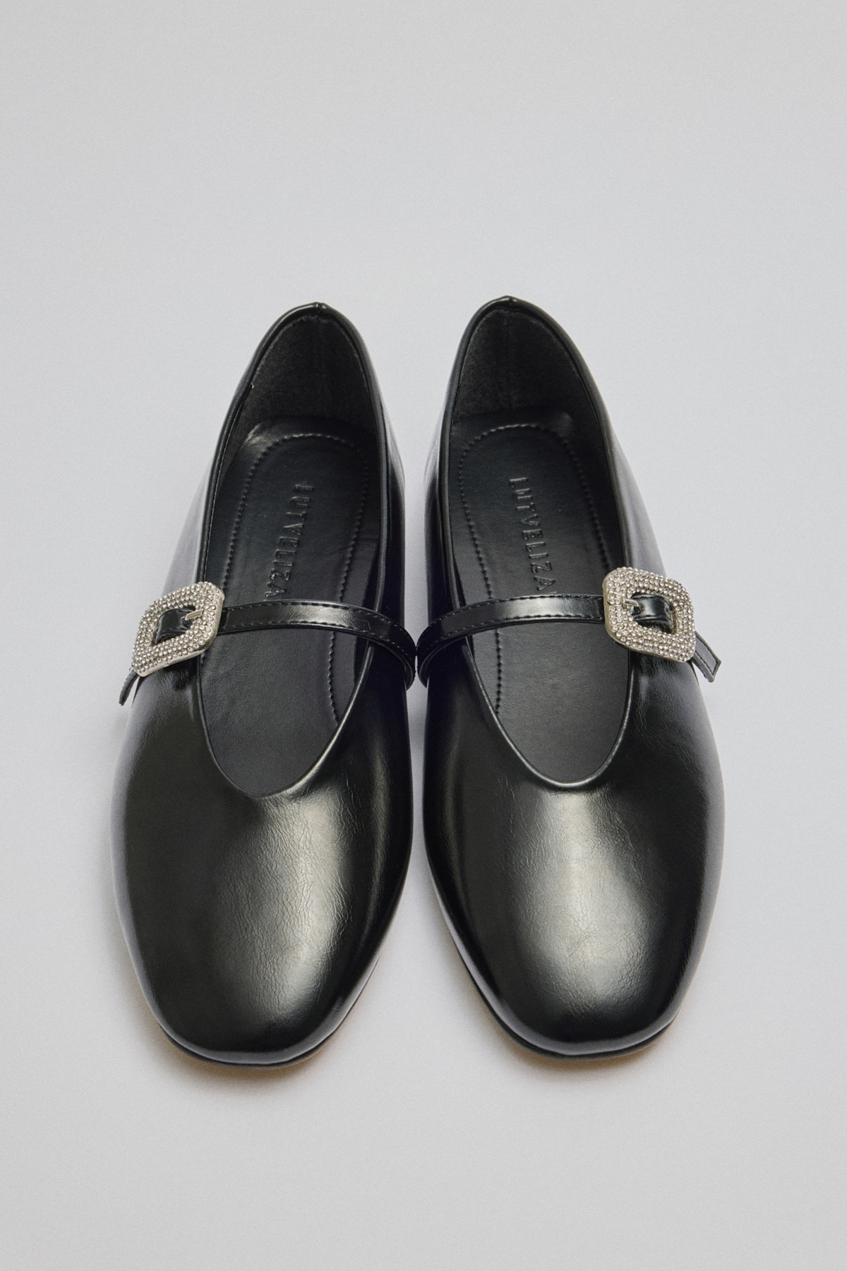 Taşlı Toka Detaylı Siyah Kadın Babet