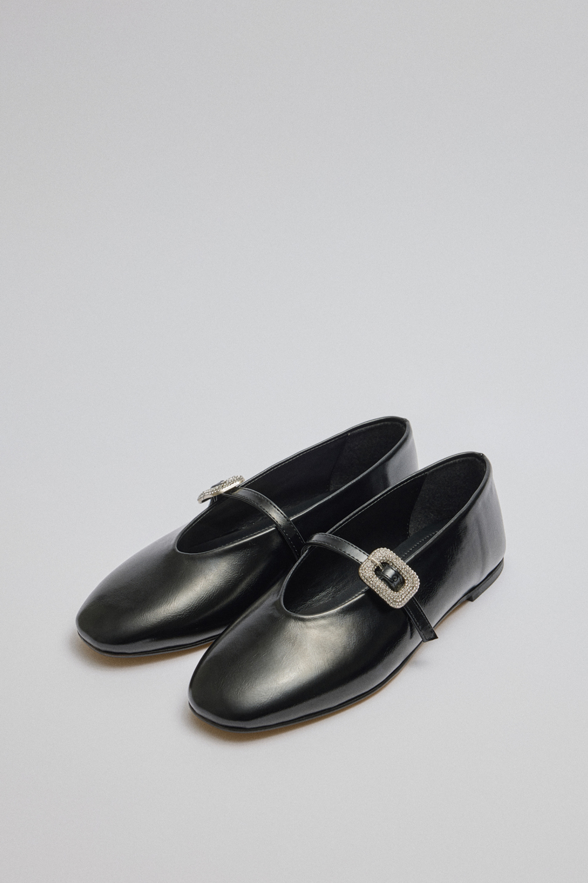 Taşlı Toka Detaylı Siyah Kadın Babet