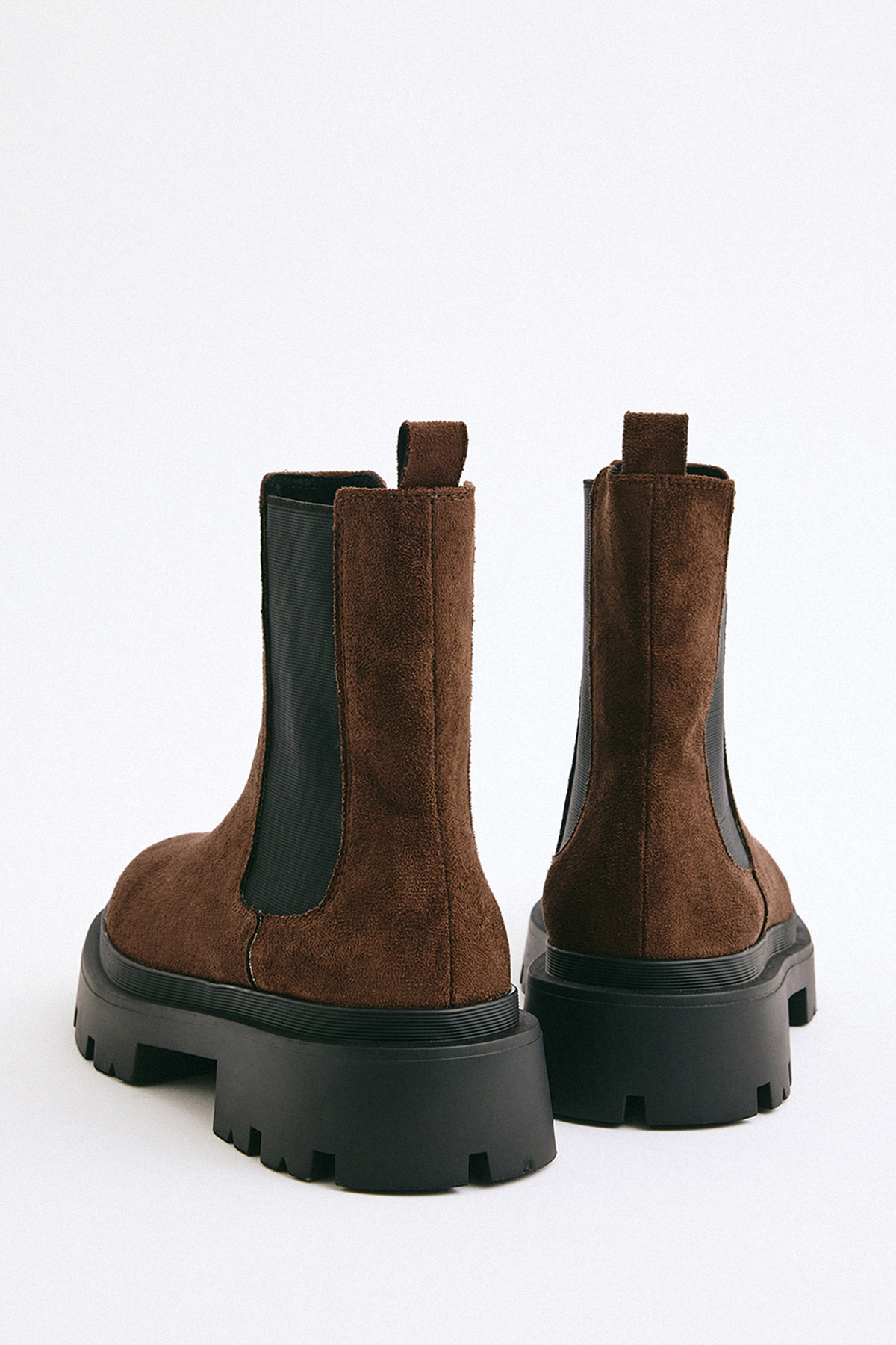 Tırtıklı Tabanlı Yanları Lastikli Acı Kahve Süet Kadın Bot