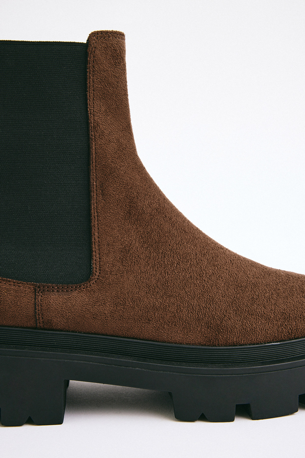 Tırtıklı Tabanlı Yanları Lastikli Acı Kahve Süet Kadın Bot