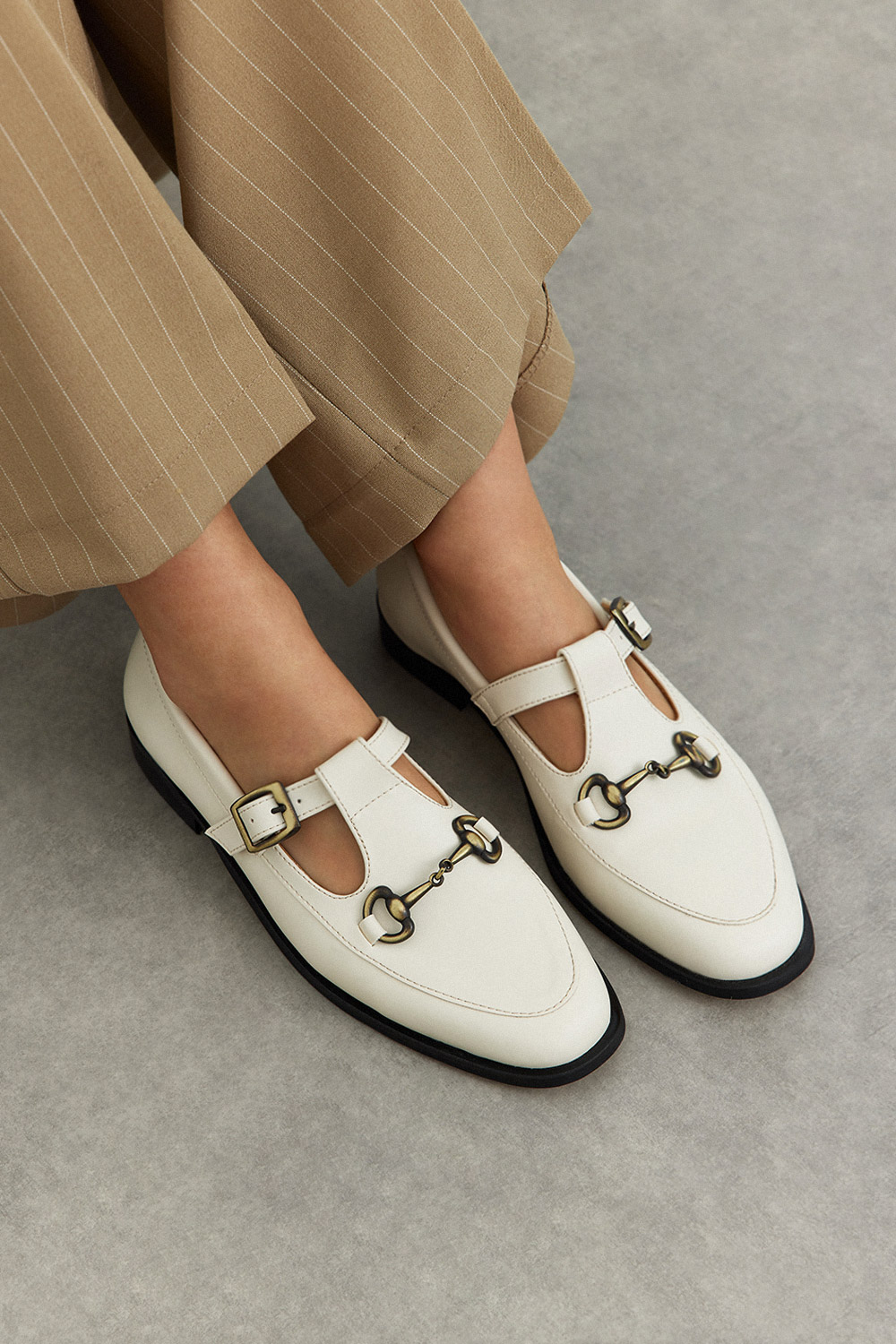 Toka Detaylı Loafer Bej Kadın Babet