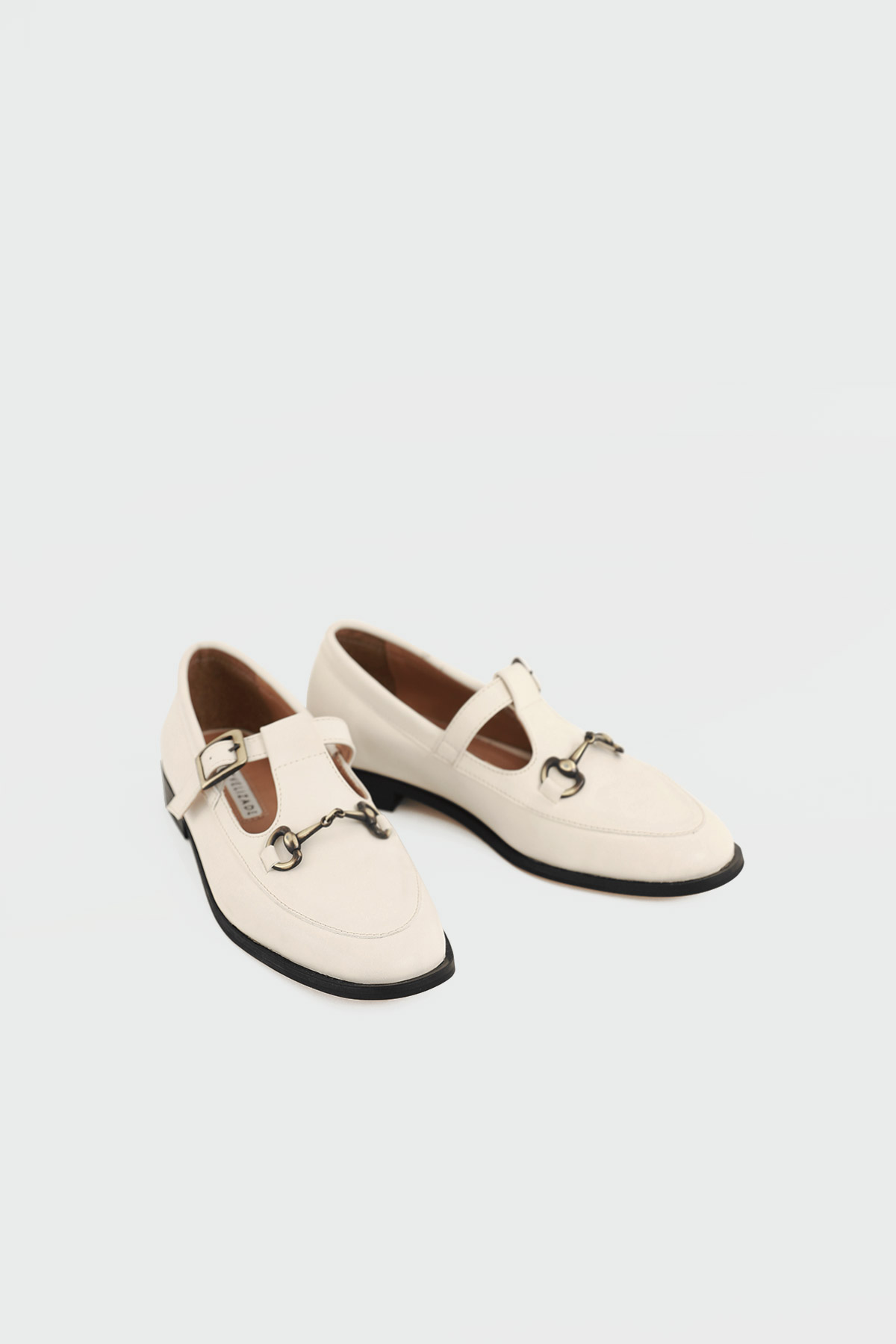 Toka Detaylı Loafer Bej Kadın Babet