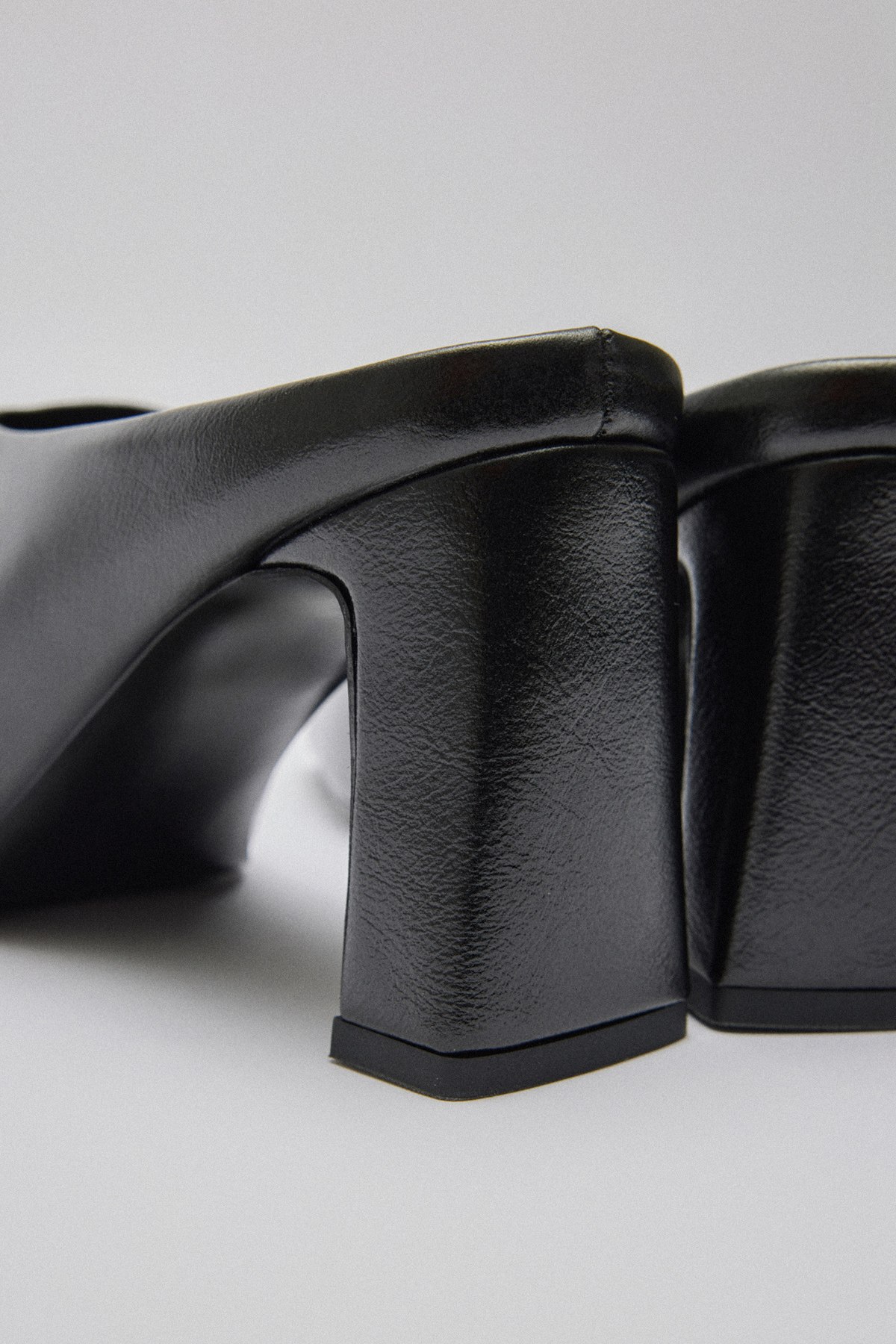 Küt Burun Terlik Siyah Kadın Topuklu