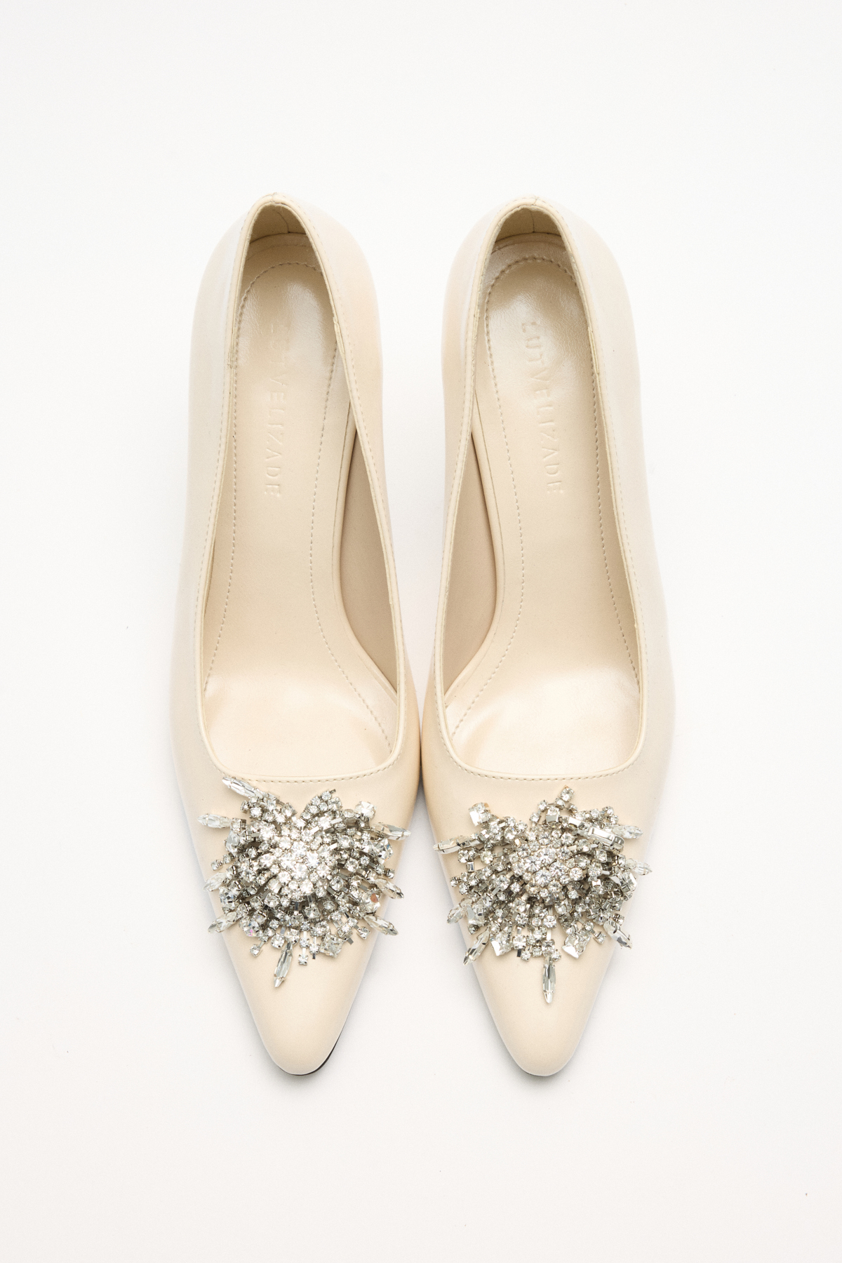 Sivri Burun Toka Detaylı Stiletto Kemik Kadın Topuklu