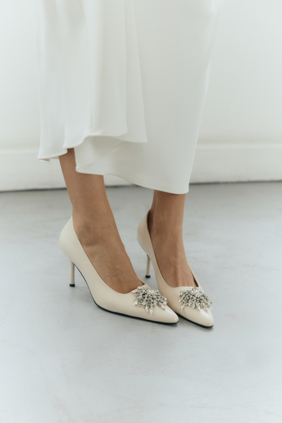 Sivri Burun Toka Detaylı Stiletto Kemik Kadın Topuklu