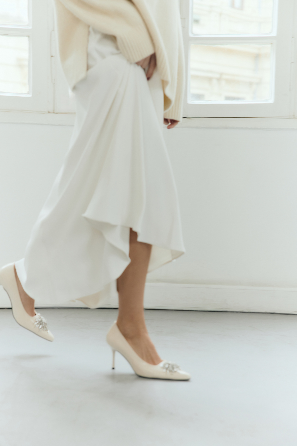 Sivri Burun Toka Detaylı Stiletto Kemik Kadın Topuklu