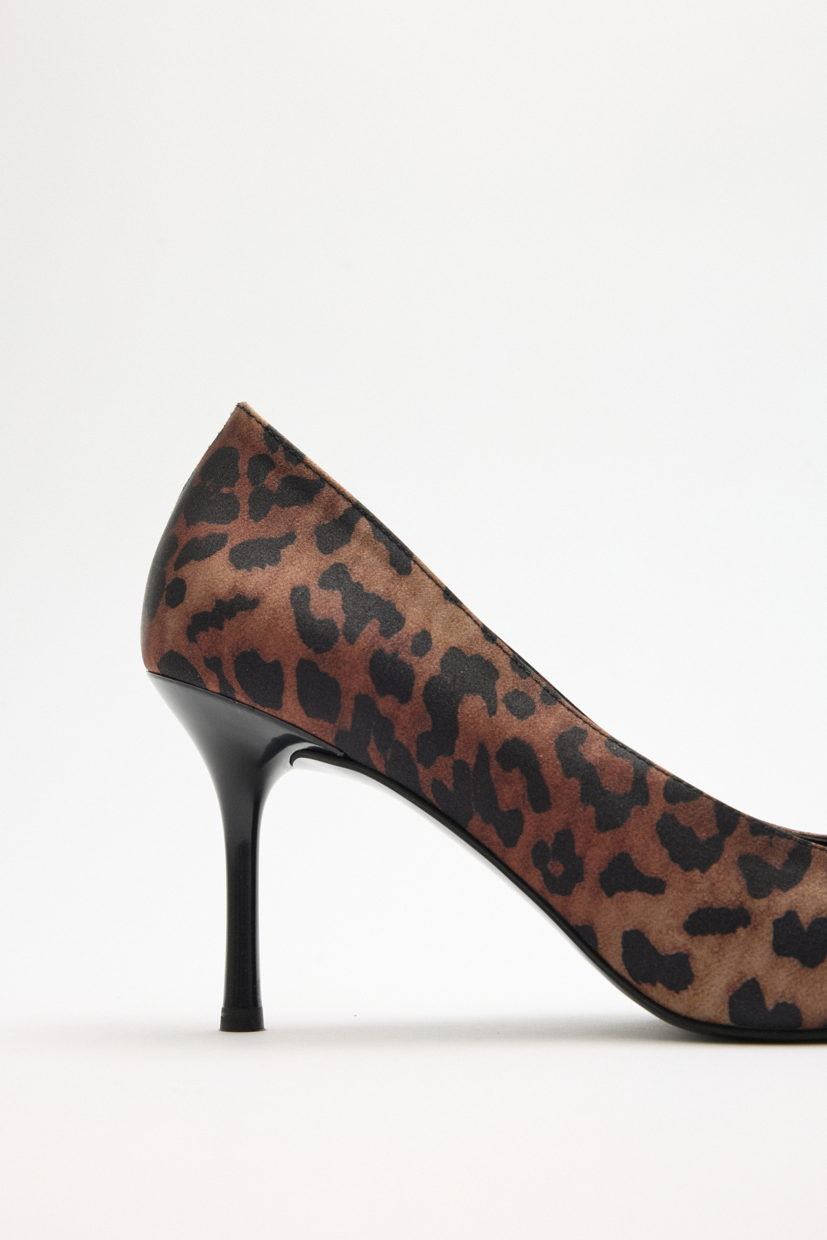 Sivri Burun Toka Detaylı Stiletto Leopar Kadın Topuklu