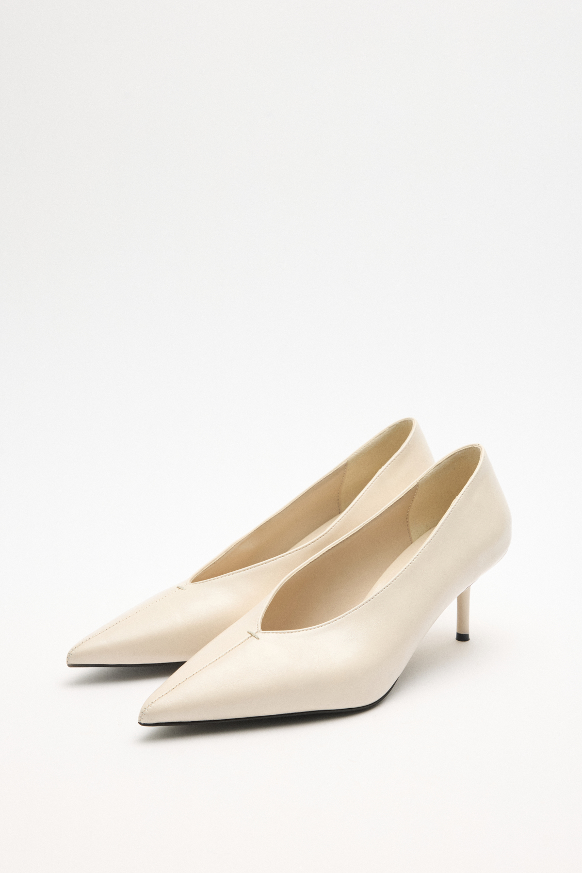 Sivri Burun Klasik Kemik Kadın Topuklu