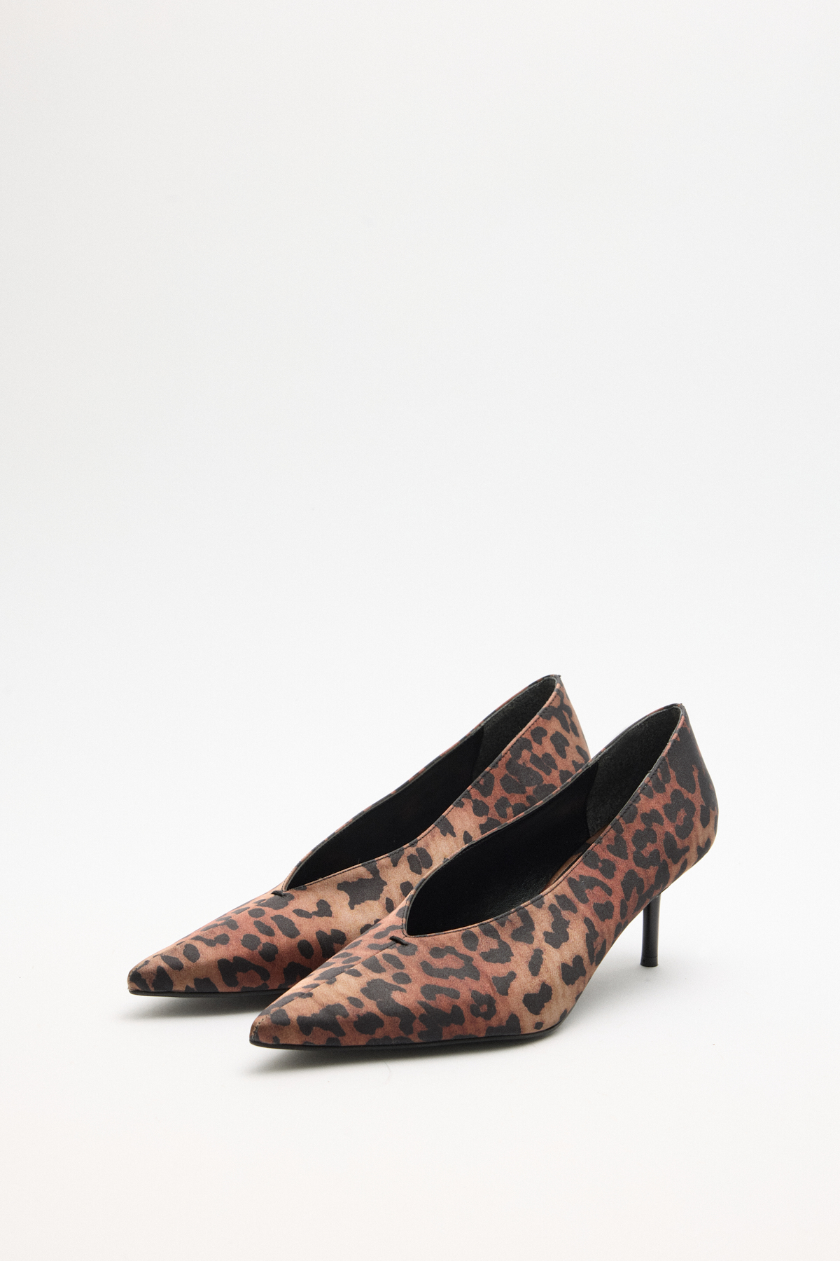 Sivri Burun Klasik Leopar Kadın Topuklu