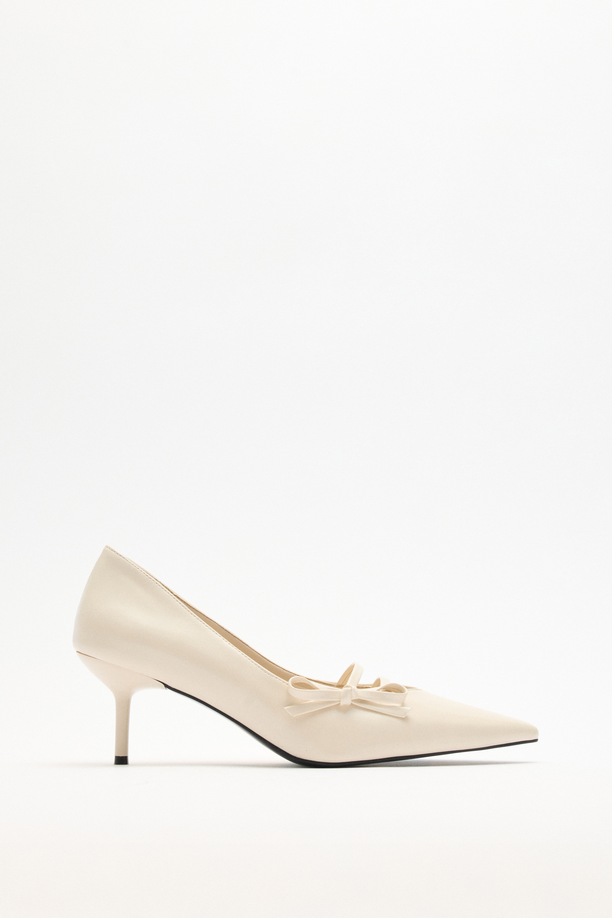 Sivri Burun Kurdele Detaylı Kemik Kadın Topuklu