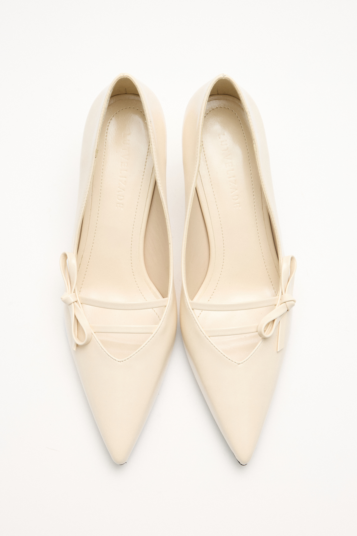 Sivri Burun Kurdele Detaylı Kemik Kadın Topuklu