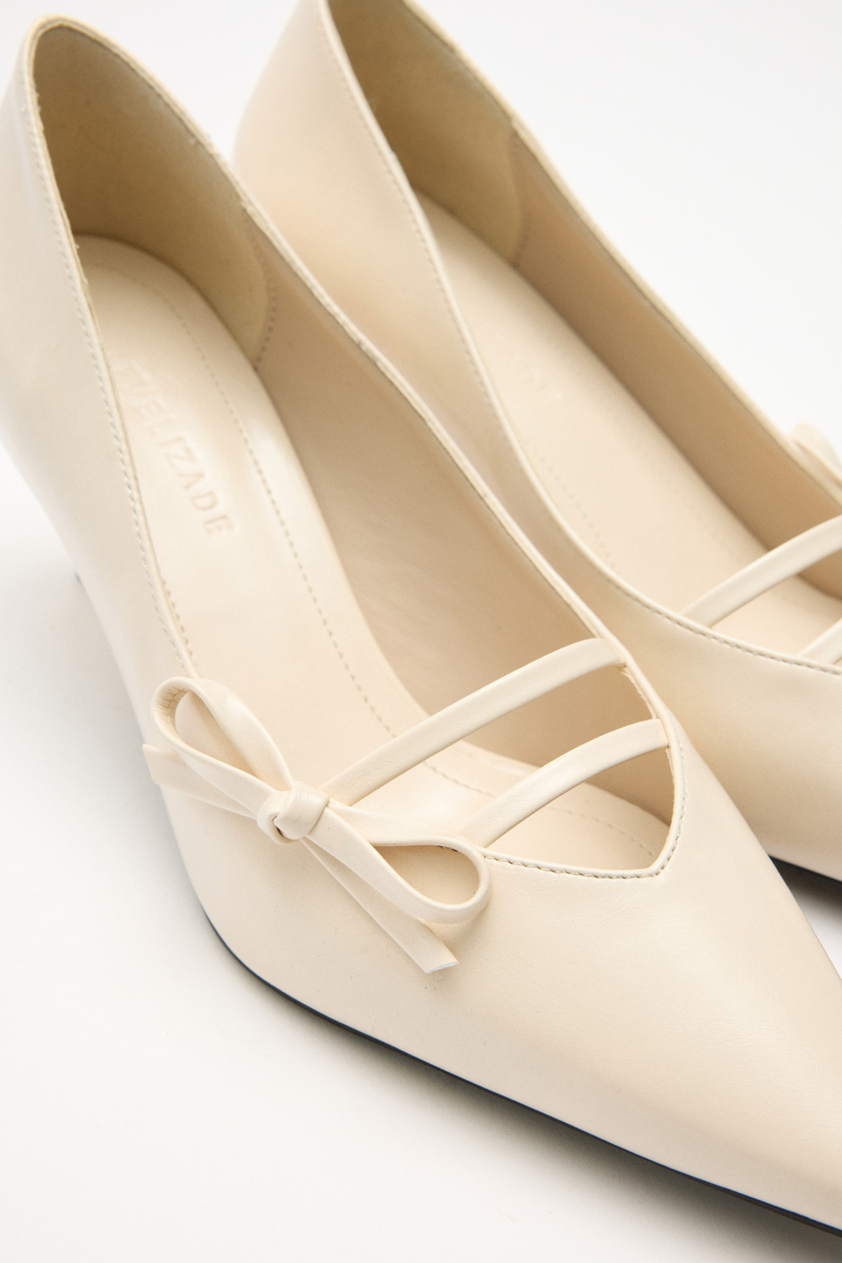 Sivri Burun Kurdele Detaylı Kemik Kadın Topuklu