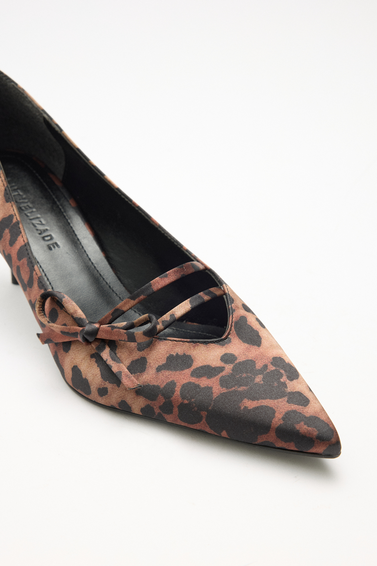 Sivri Burun Kurdele Detaylı Leopar Kadın Topuklu