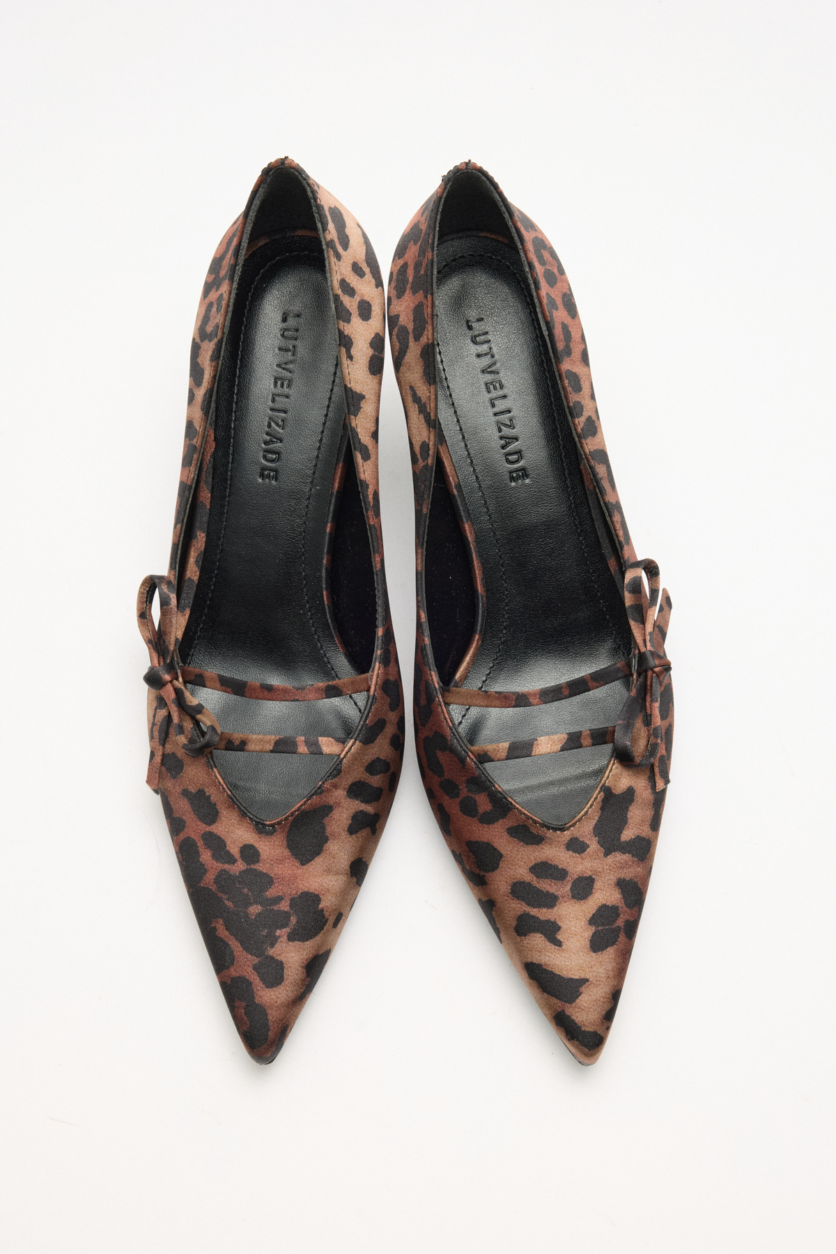 Sivri Burun Kurdele Detaylı Leopar Kadın Topuklu