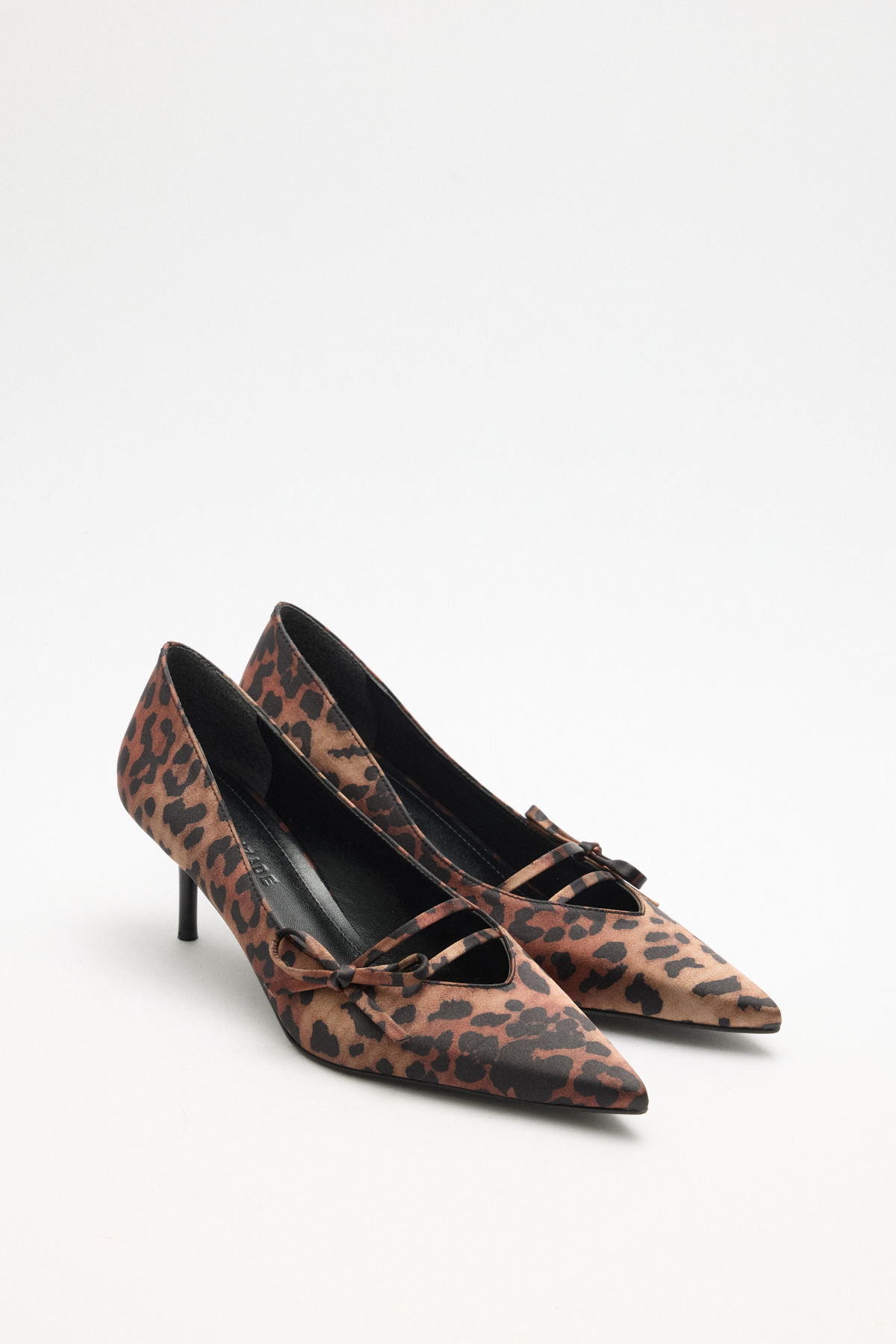 Sivri Burun Kurdele Detaylı Leopar Kadın Topuklu