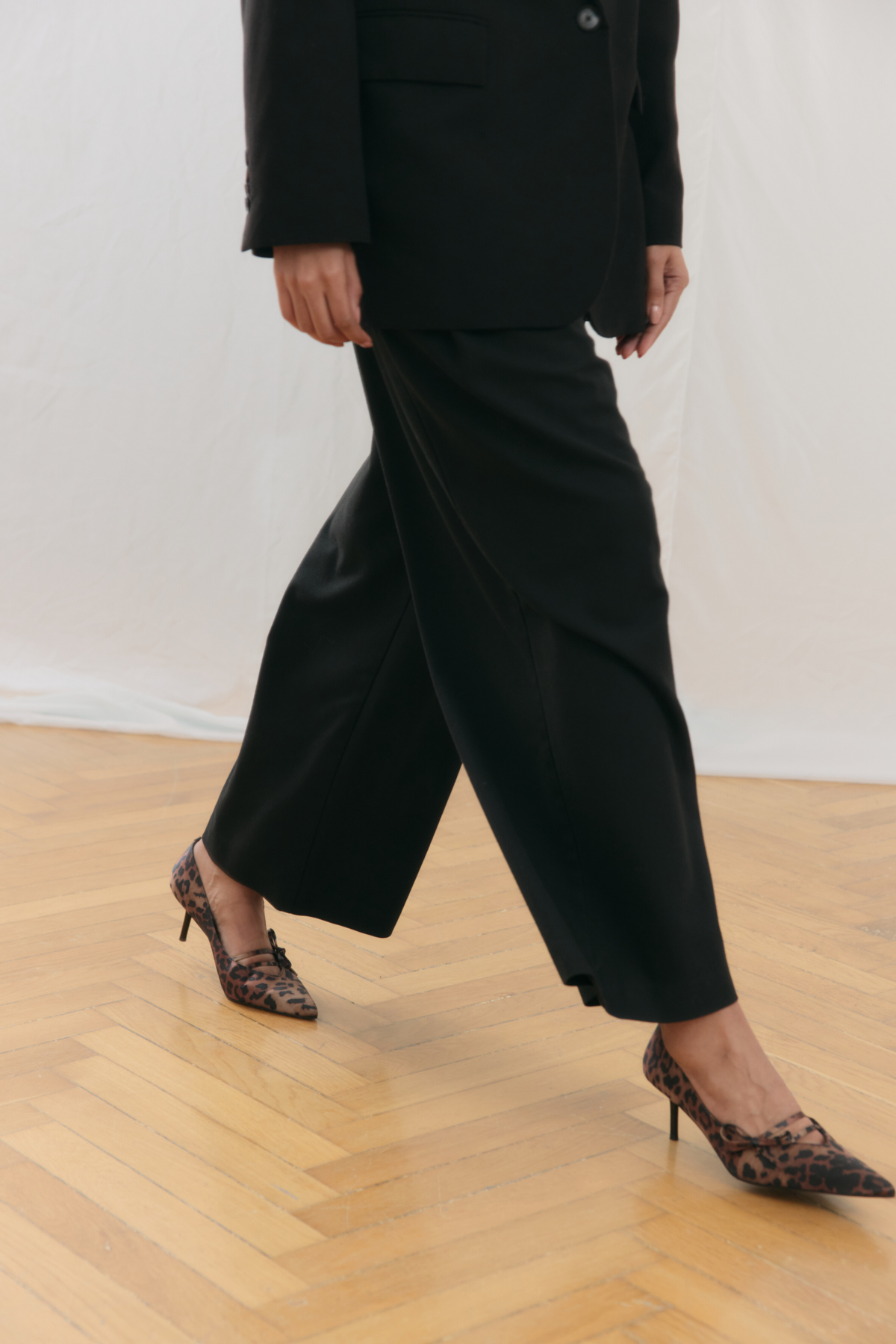 Sivri Burun Kurdele Detaylı Leopar Kadın Topuklu