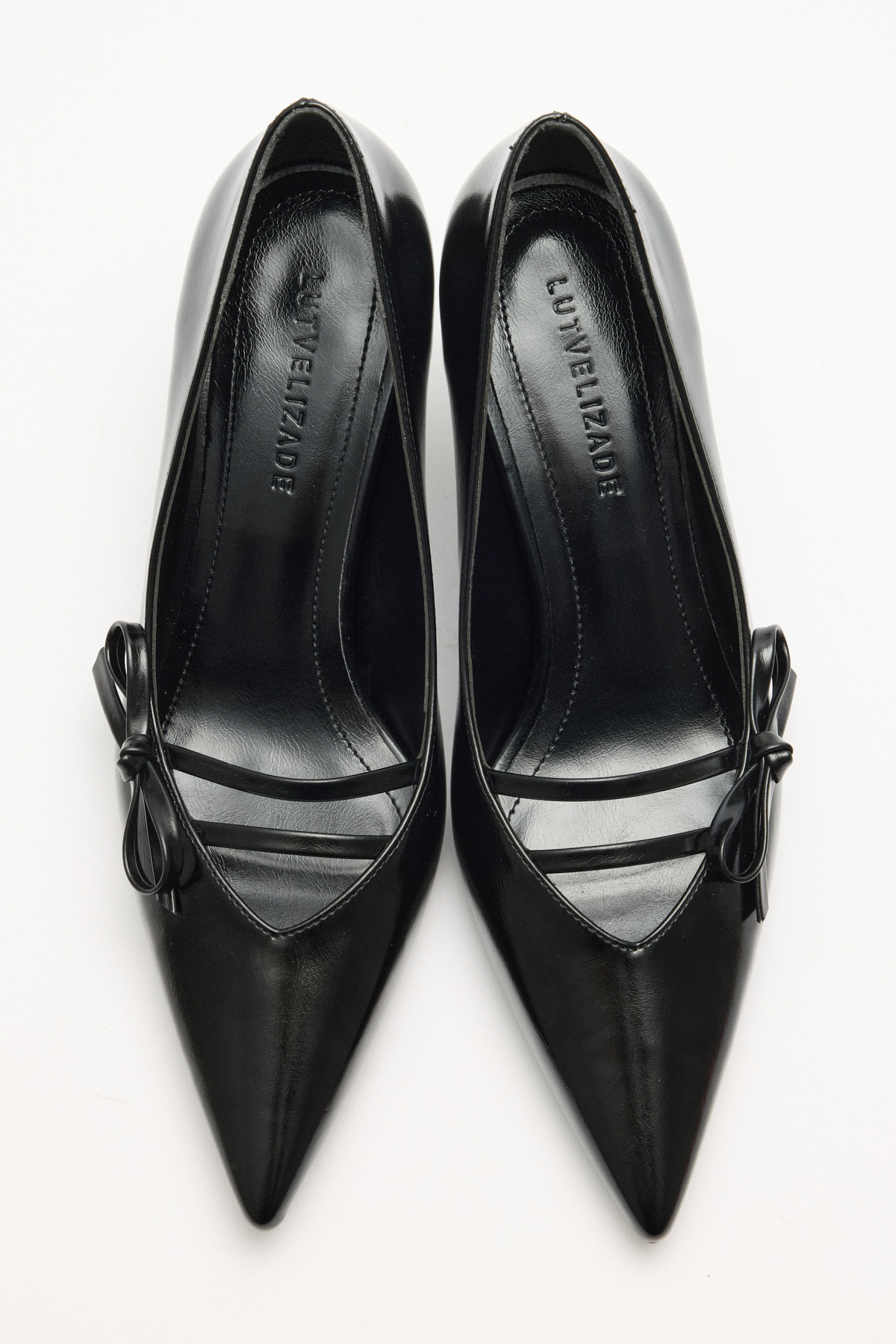 Sivri Burun Kurdele Detaylı Siyah Kadın Topuklu