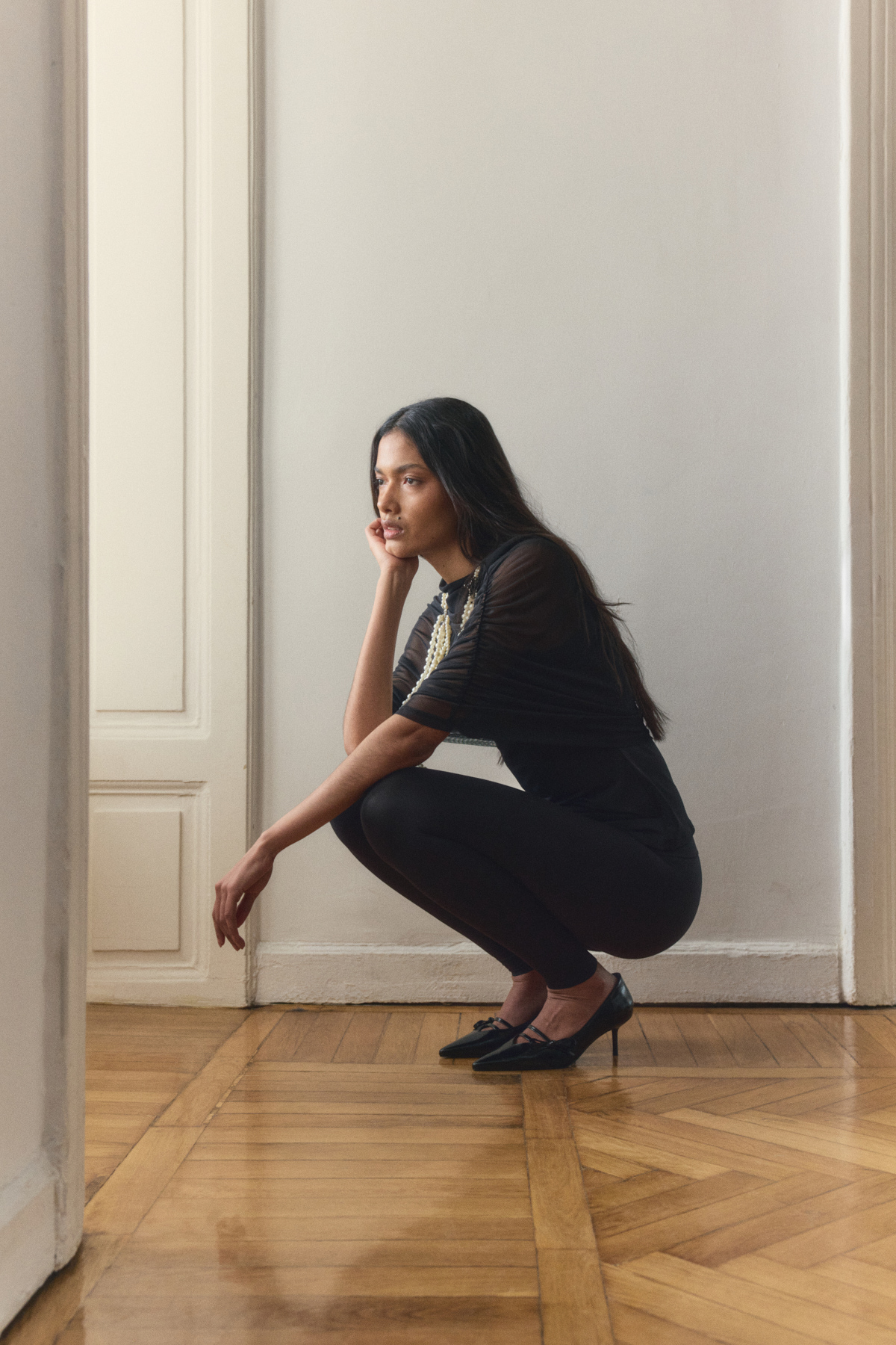 Sivri Burun Kurdele Detaylı Siyah Kadın Topuklu