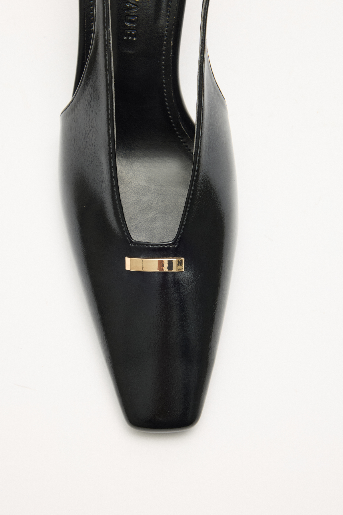 Küt Burun Dekolteli Toka Detaylı Siyah Kadın Topuklu