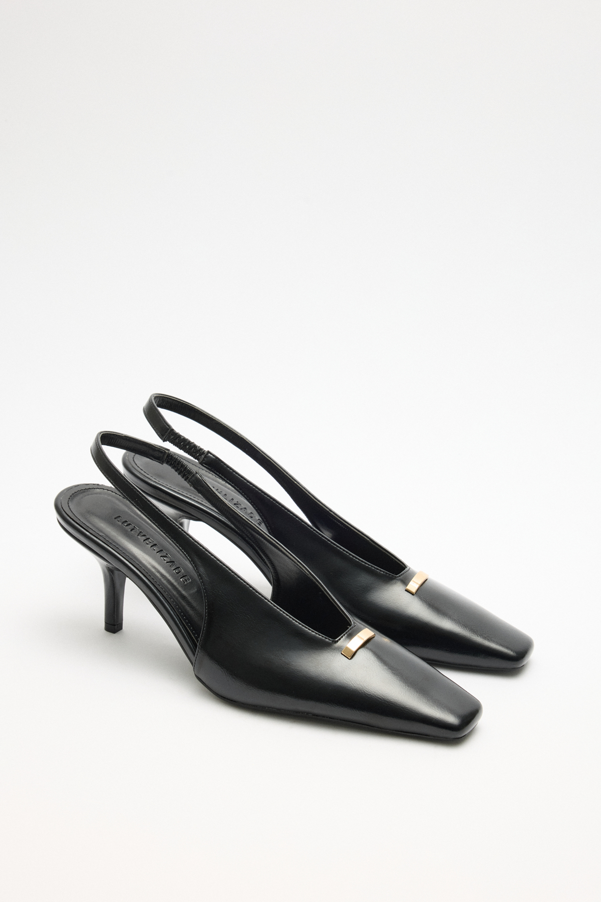 Küt Burun Dekolteli Toka Detaylı Siyah Kadın Topuklu