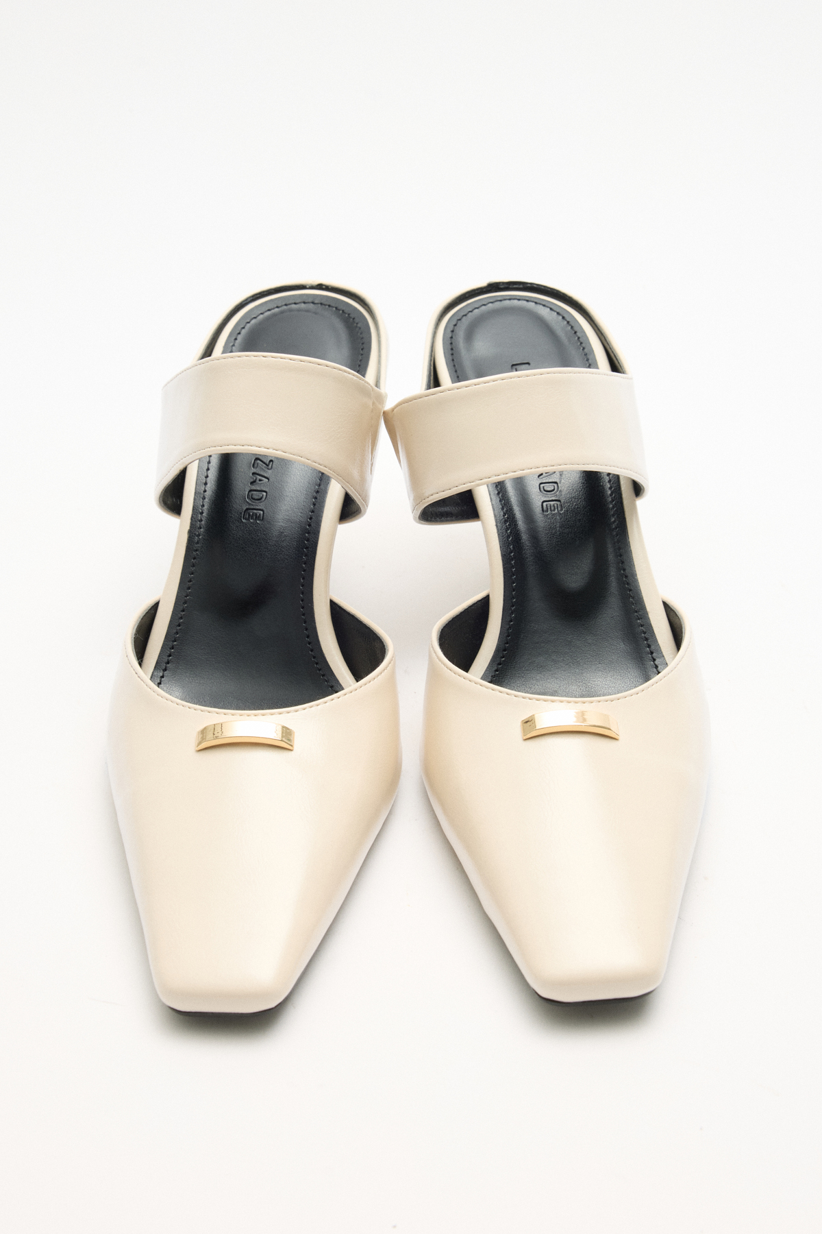 Küt Burun Toka Detaylı Kemik Kadın Topuklu